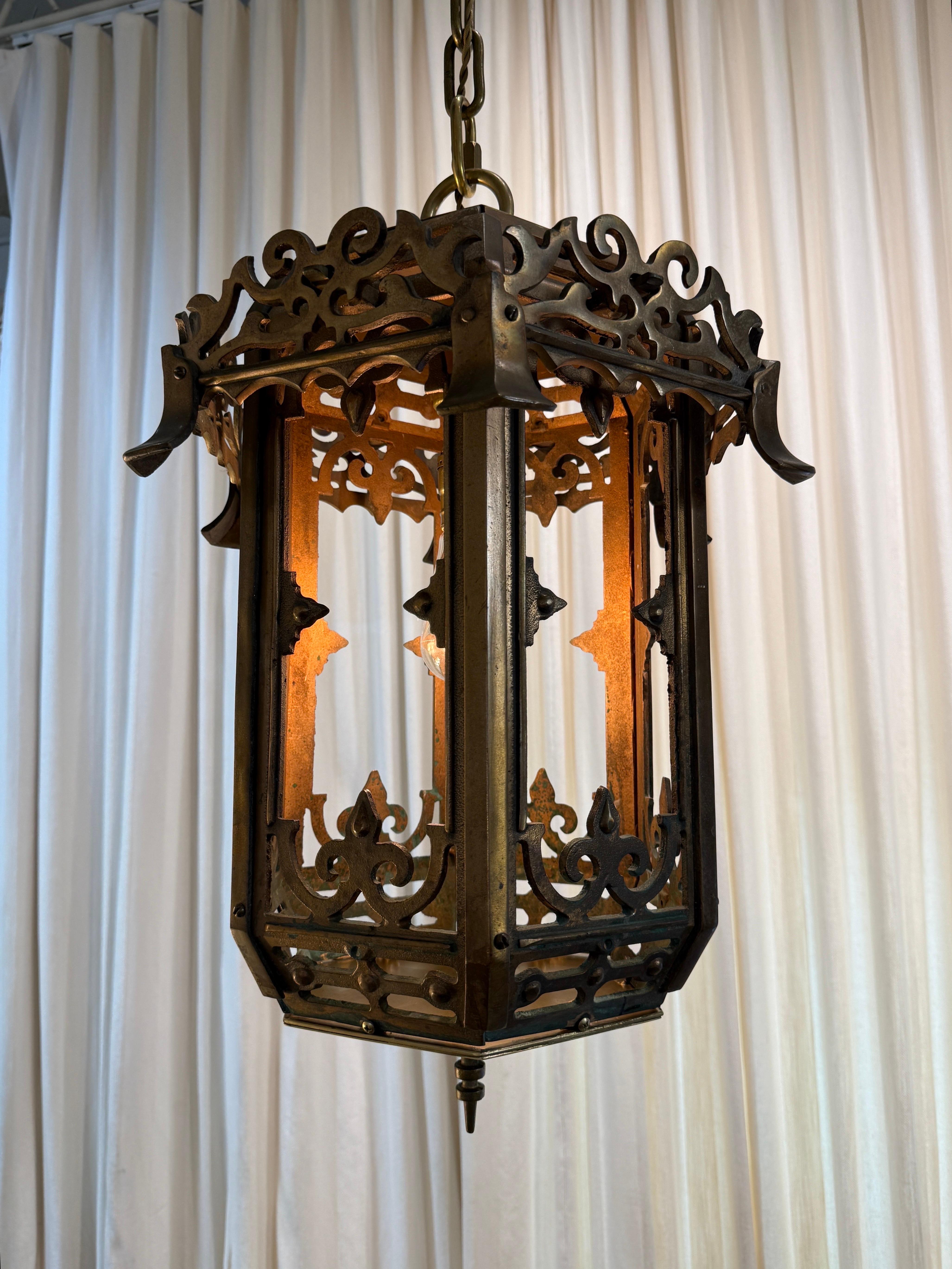 20th Century Pair of Exceptional Early 20th C. Pagoda Lanterns in Solid Bronze For Sale