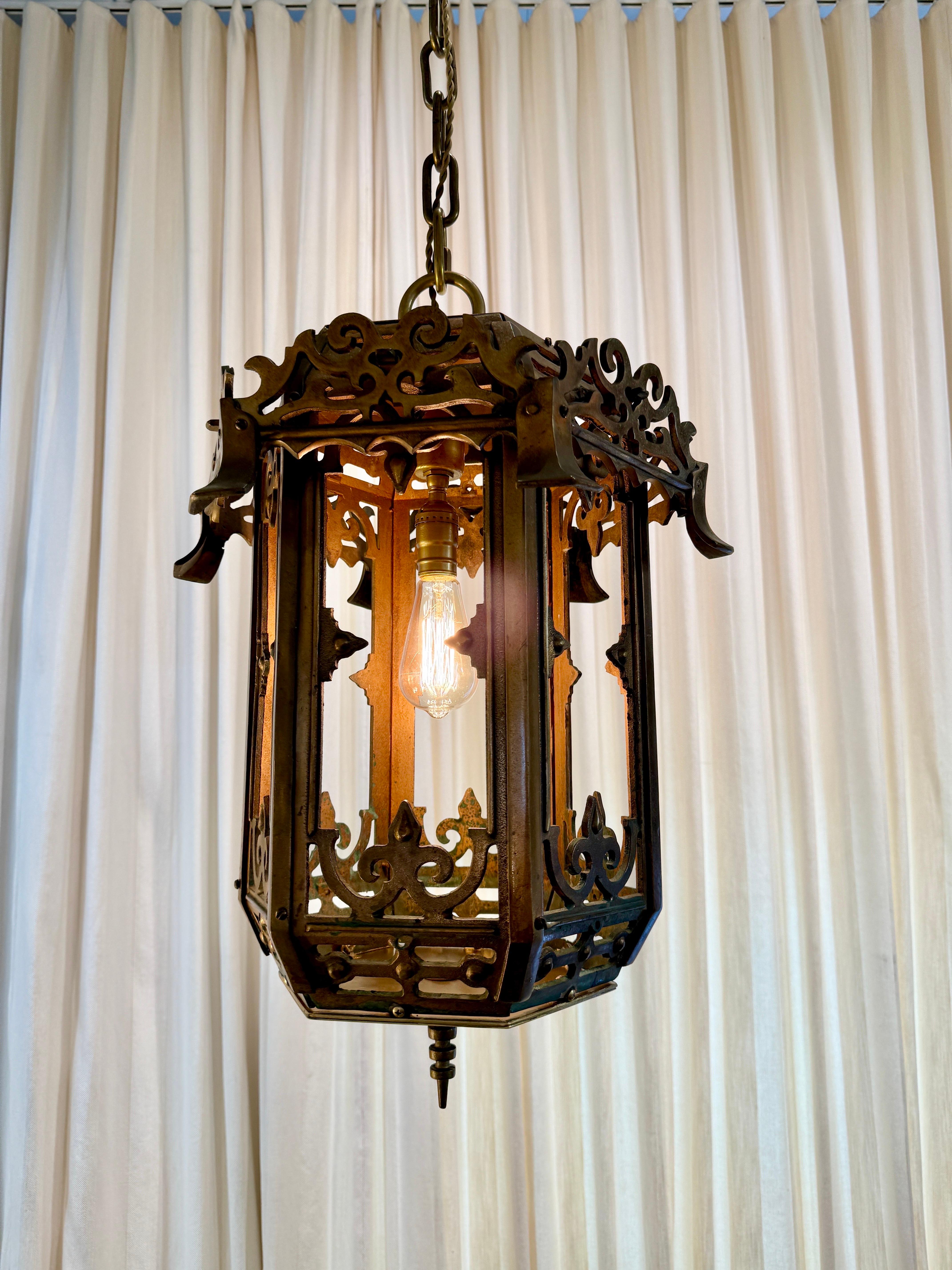 Pair of Exceptional Early 20th C. Pagoda Lanterns in Solid Bronze For Sale 1
