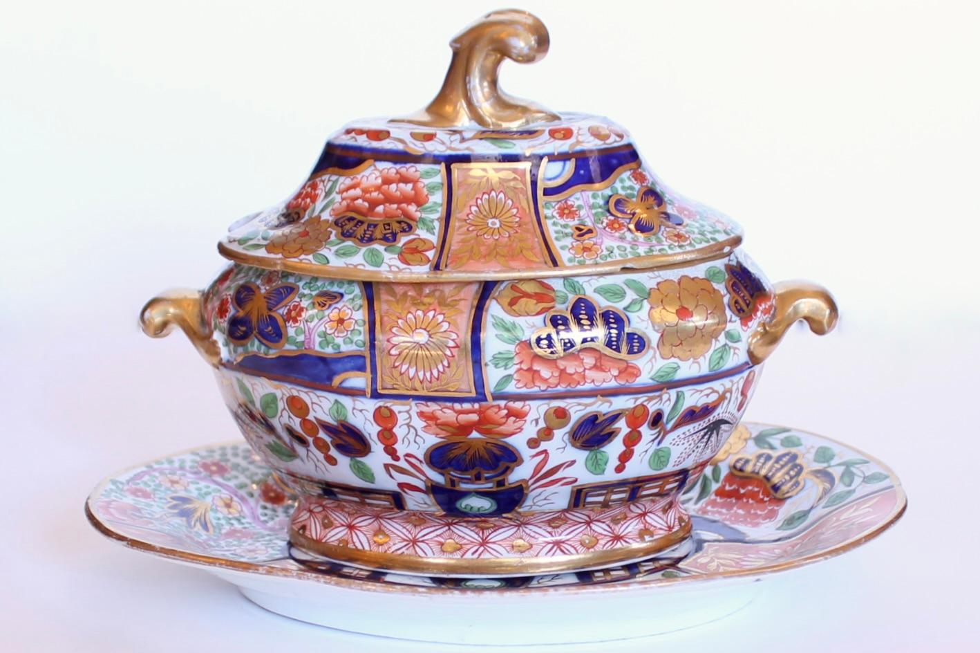 Hand-Painted Pair of Exceptional Early English Gilt Imari Sauce Tureens For Sale