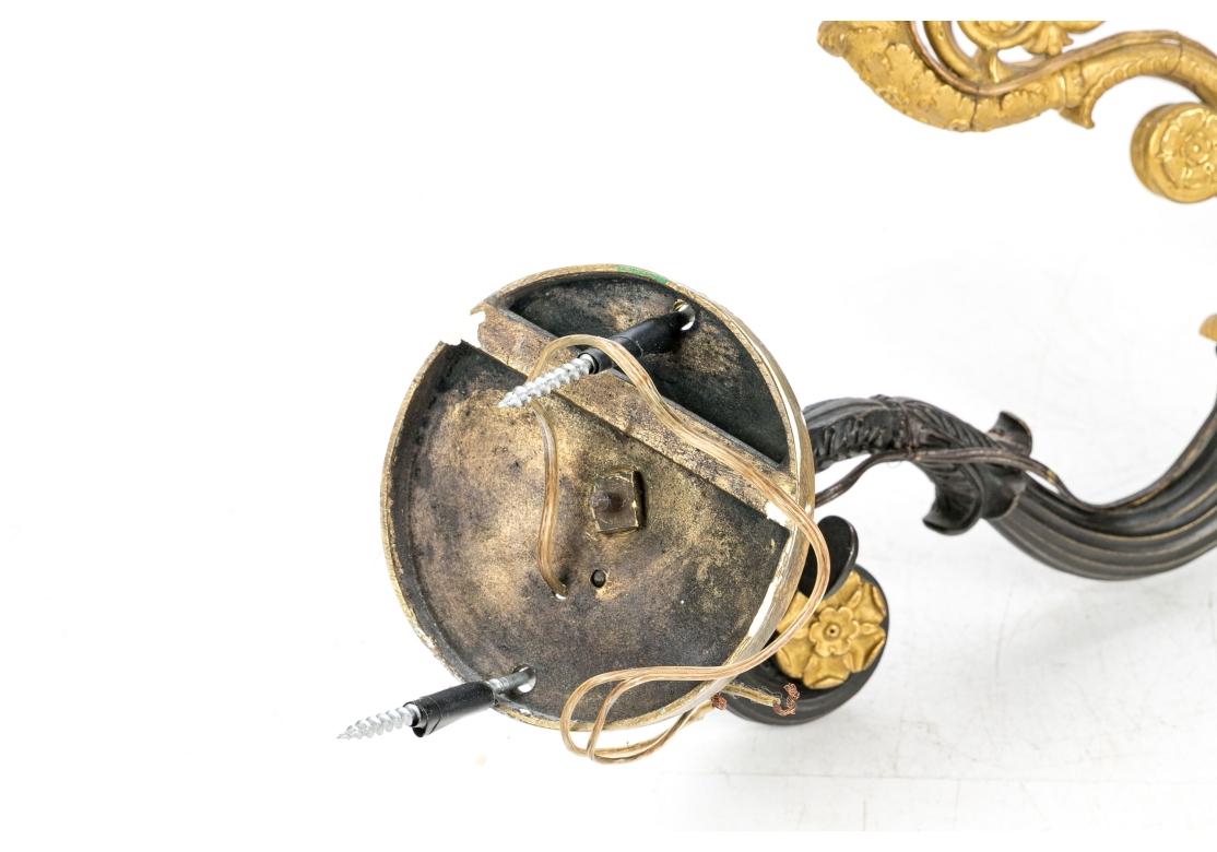 XIXe siècle Paire d'appliques à six lumières exceptionnelles françaises du 19ème siècle en bronze doré en vente
