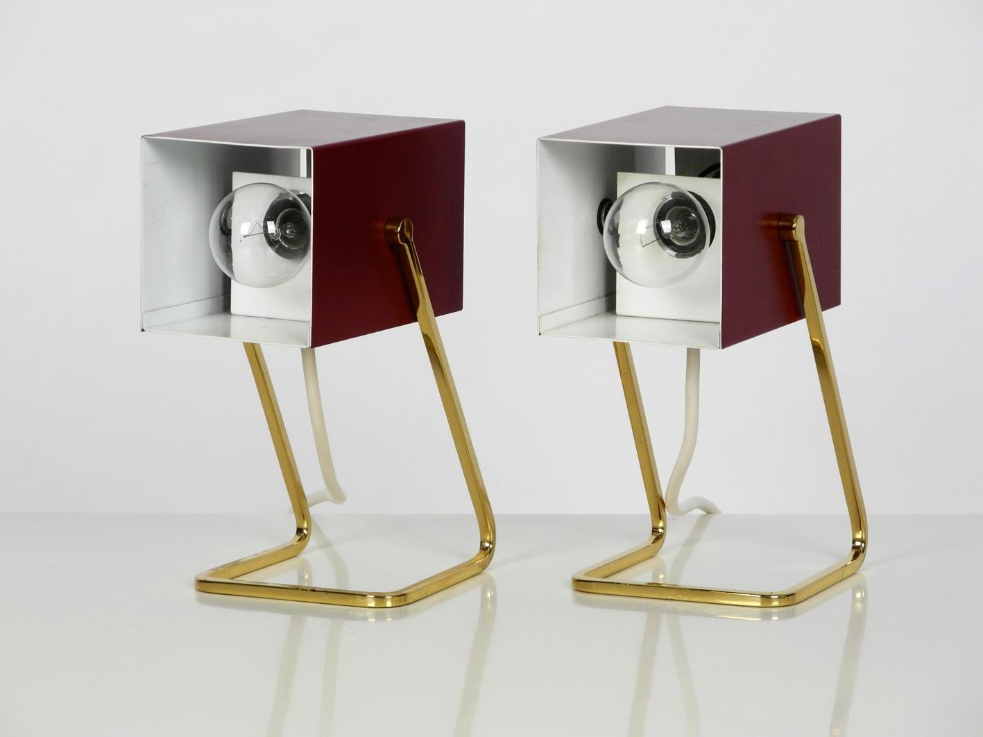 Pair of Exceptional Kaiser Mid-Century Modern Bedside Lamps with Brass Feet 5