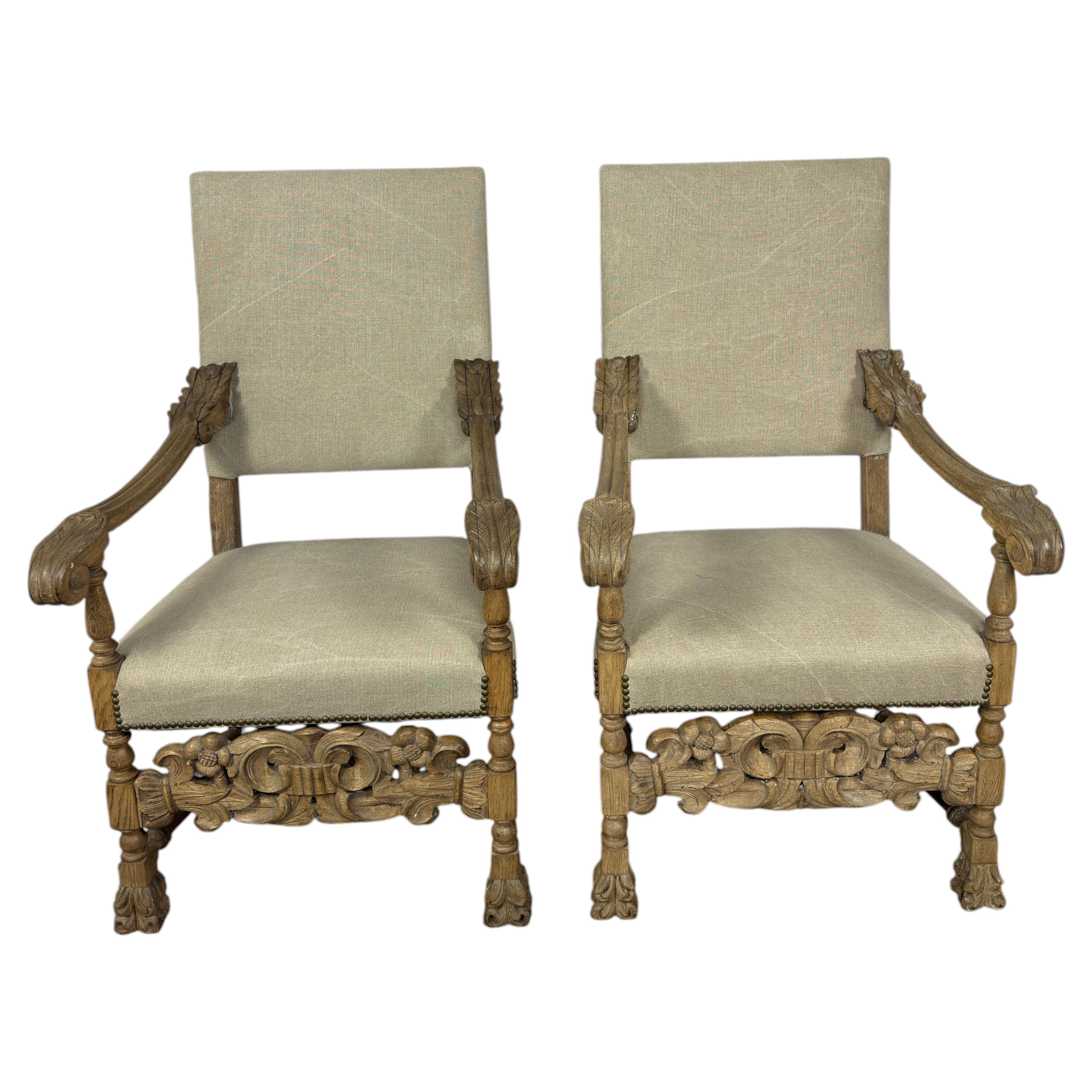 Paire de fauteuils-trônes baroques espagnols d'exception, ornés de têtes de lion sculptées à la main