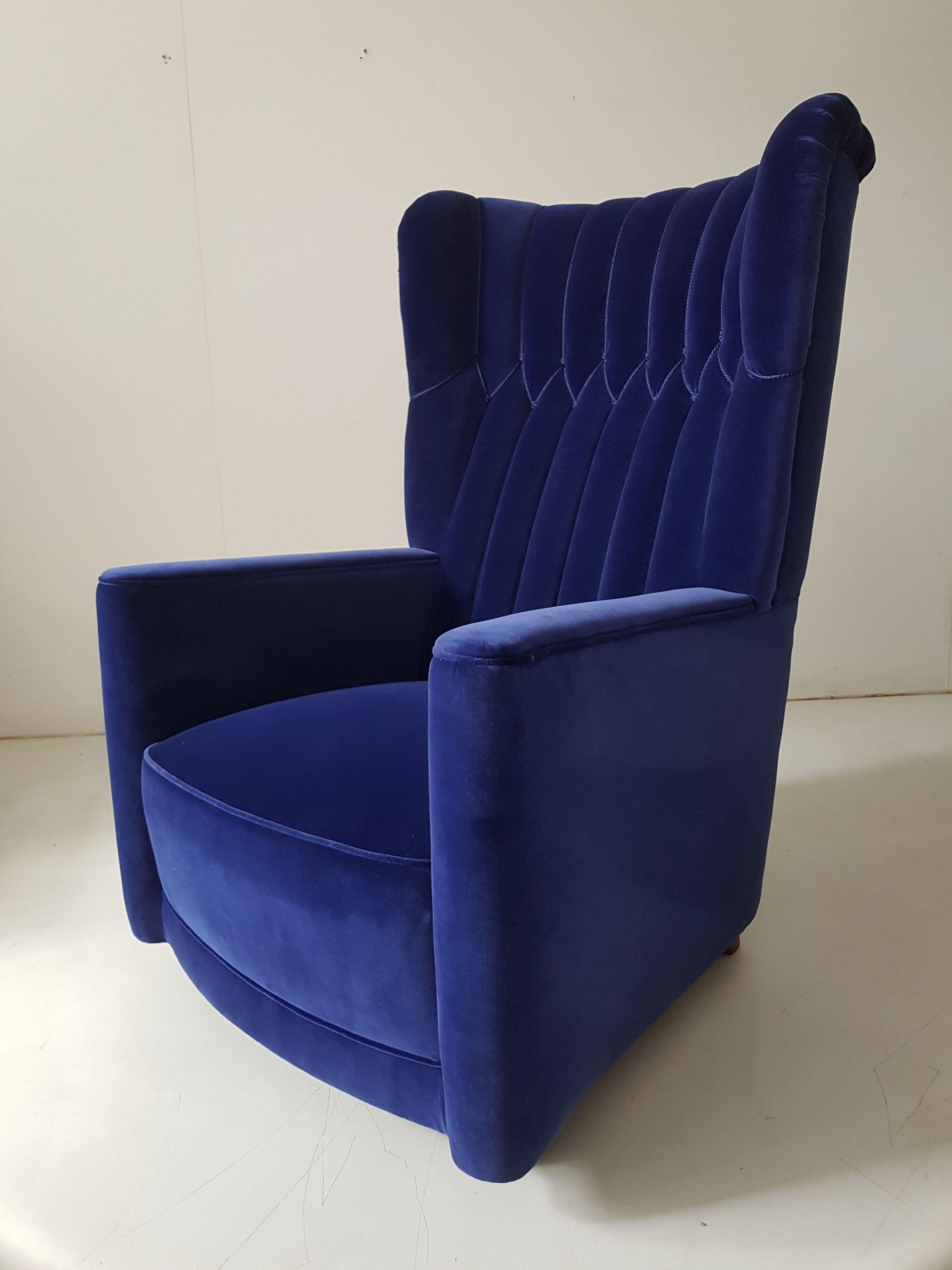 Mid-20th Century Pair of  Art Deco Velvet Covered Armchairs attributed to Guglielmo Ulrich For Sale
