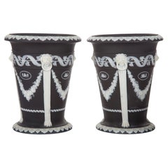 Paar von Außergewöhnliche Wedgwood Edwardianische Jaspis-Pflanzgefäße „Etruria“ aus Jasperware, datiert 1907