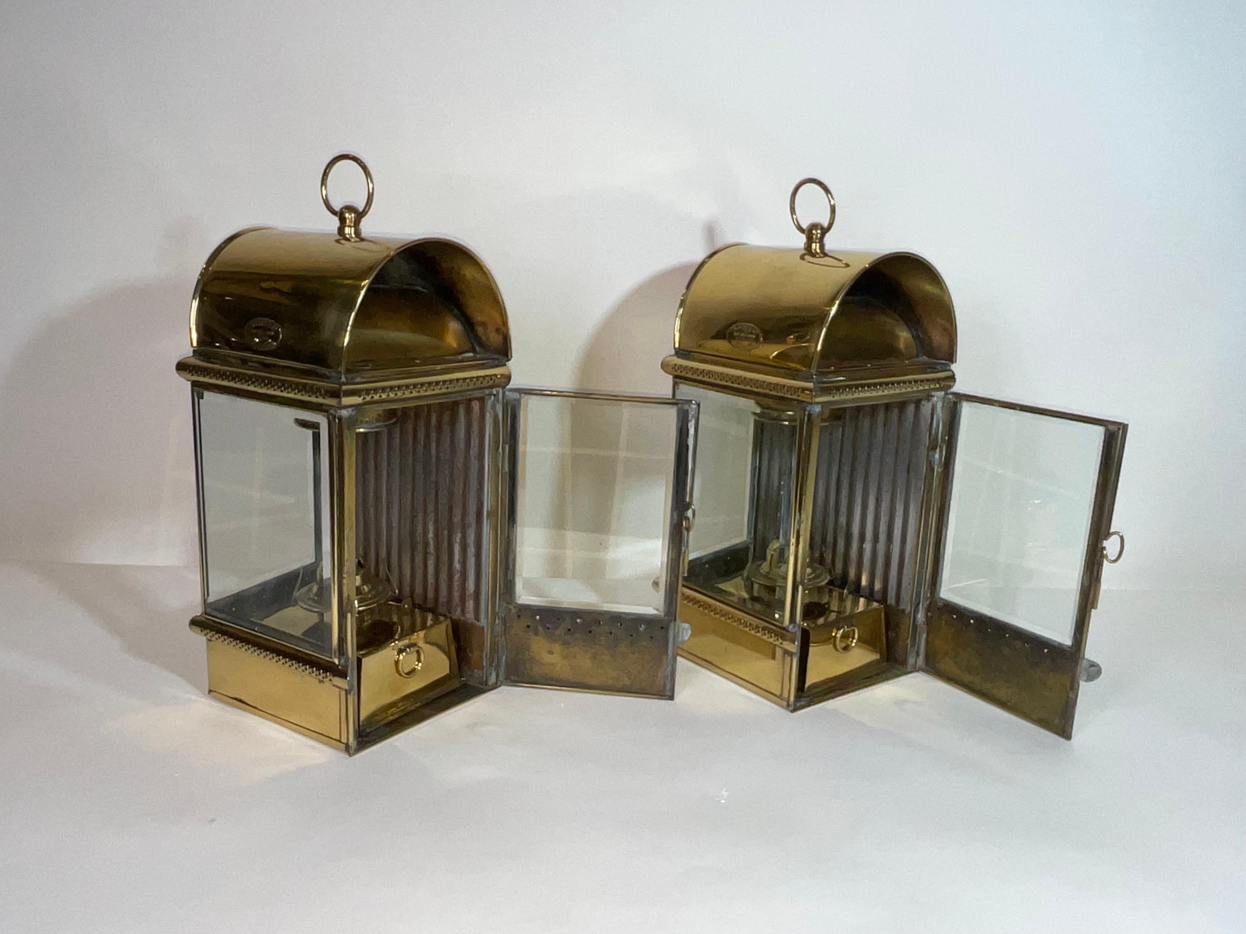 Ein Paar außergewöhnliche Yacht Cabine Laternen von Davey & Co. im Angebot 4