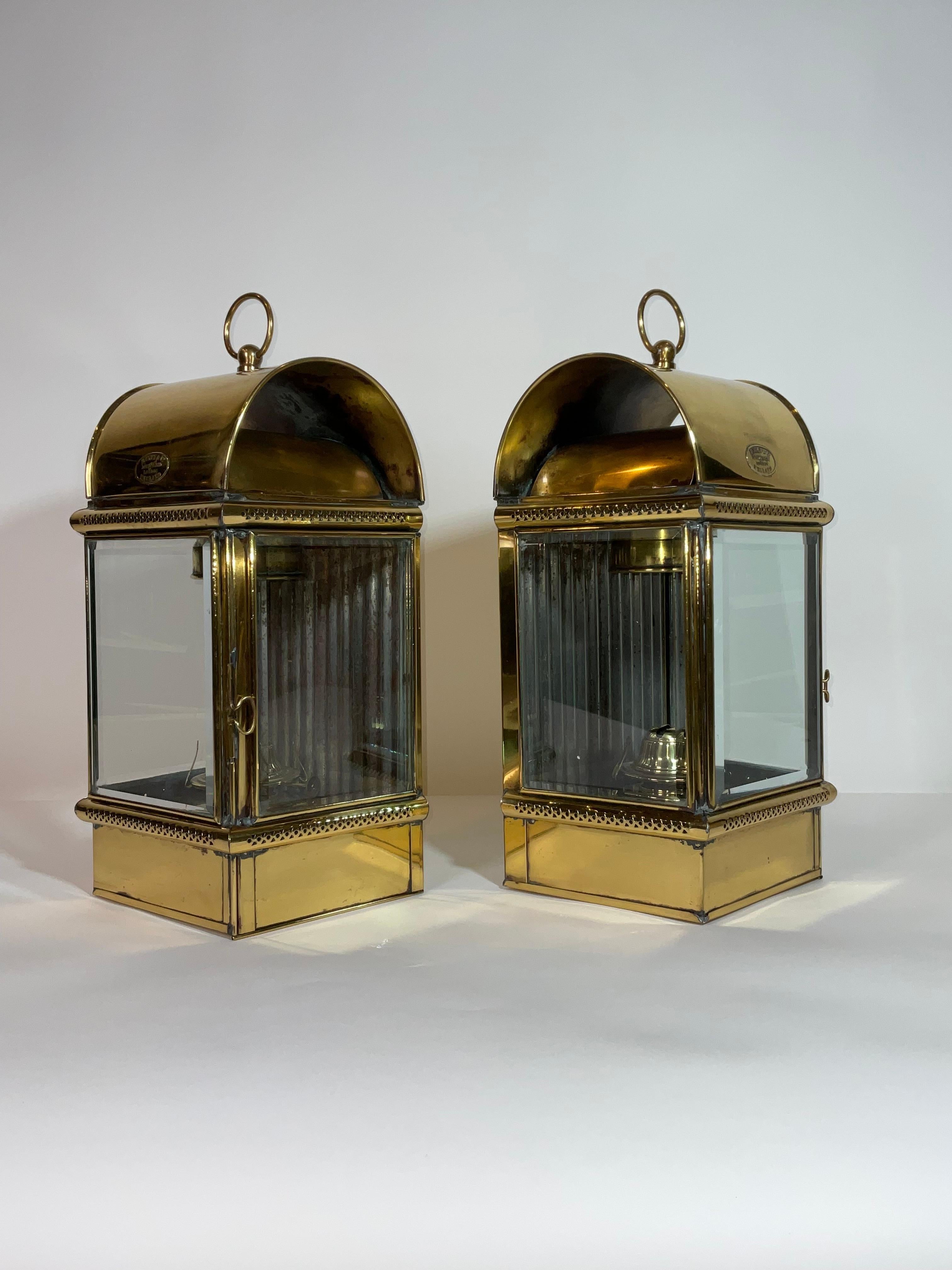 Ein Paar außergewöhnliche Yacht Cabine Laternen von Davey & Co. (Mitte des 20. Jahrhunderts) im Angebot