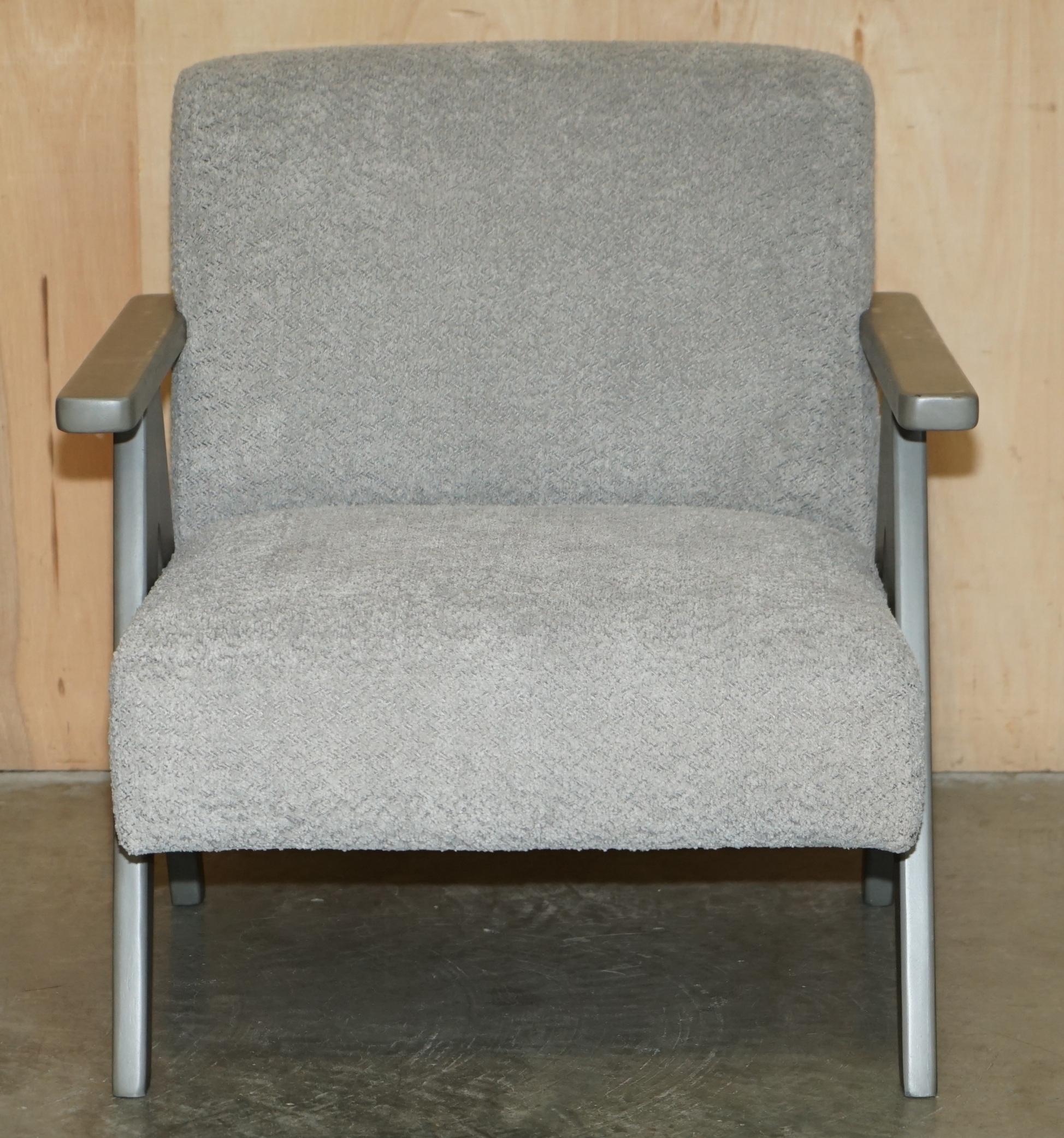 PAAR EXDiSPLAY NORDIC STYLE EDGAR ARMCHAIRS BEECH WOOD FRAMES OATMEAL FABRIC (Moderne der Mitte des Jahrhunderts) im Angebot