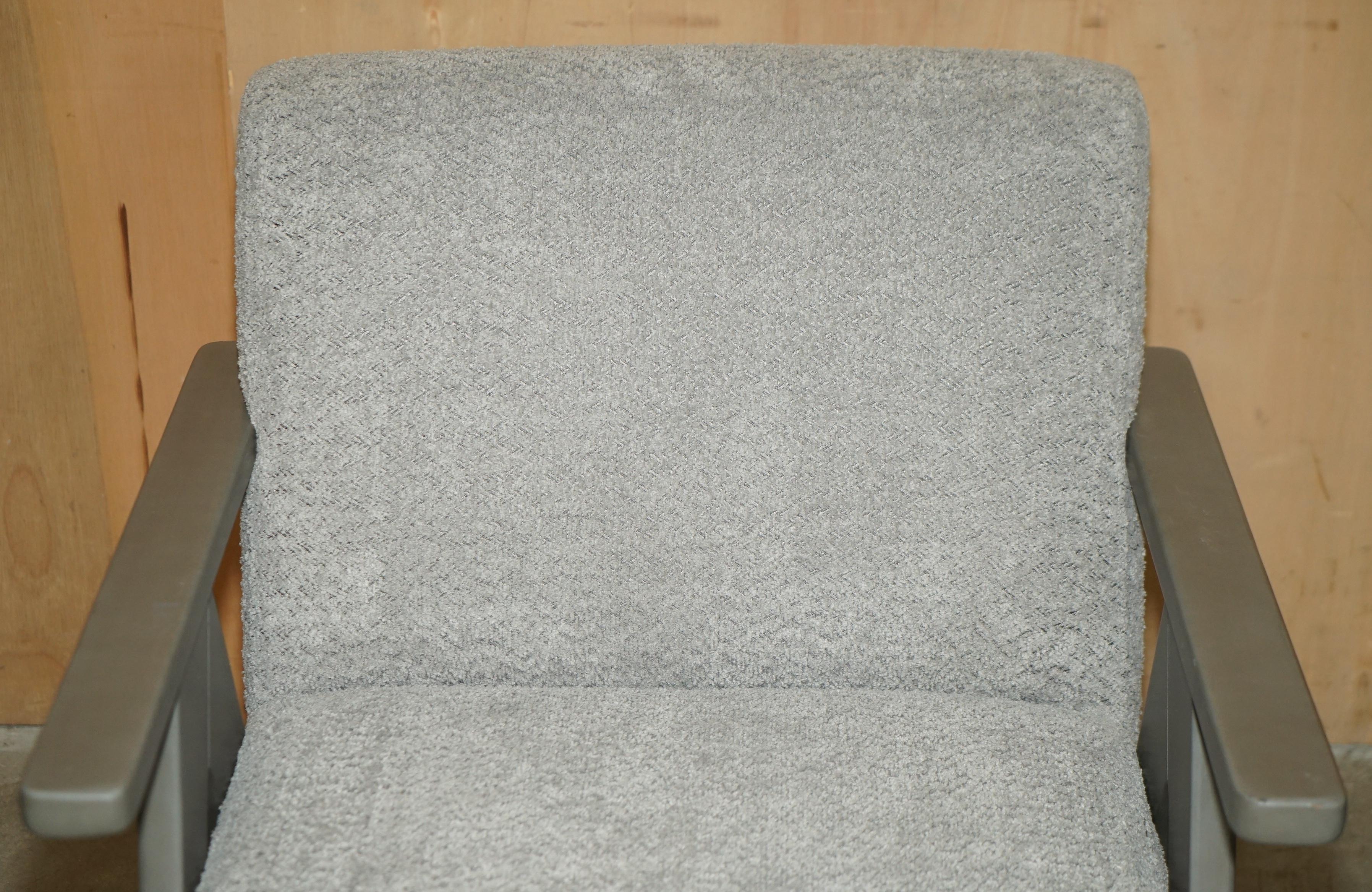 PAAR EXDiSPLAY NORDIC STYLE EDGAR ARMCHAIRS BEECH WOOD FRAMES OATMEAL FABRIC (Europäisch) im Angebot