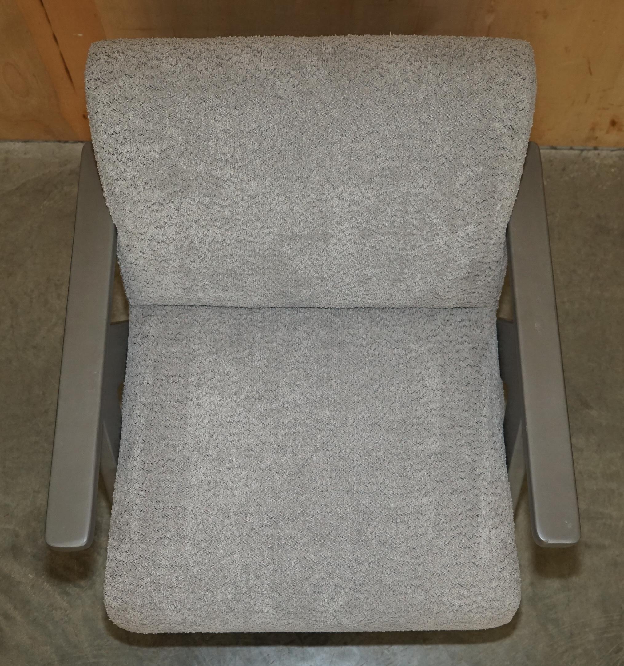PAAR EXDiSPLAY NORDIC STYLE EDGAR ARMCHAIRS BEECH WOOD FRAMES OATMEAL FABRIC (Handgefertigt) im Angebot