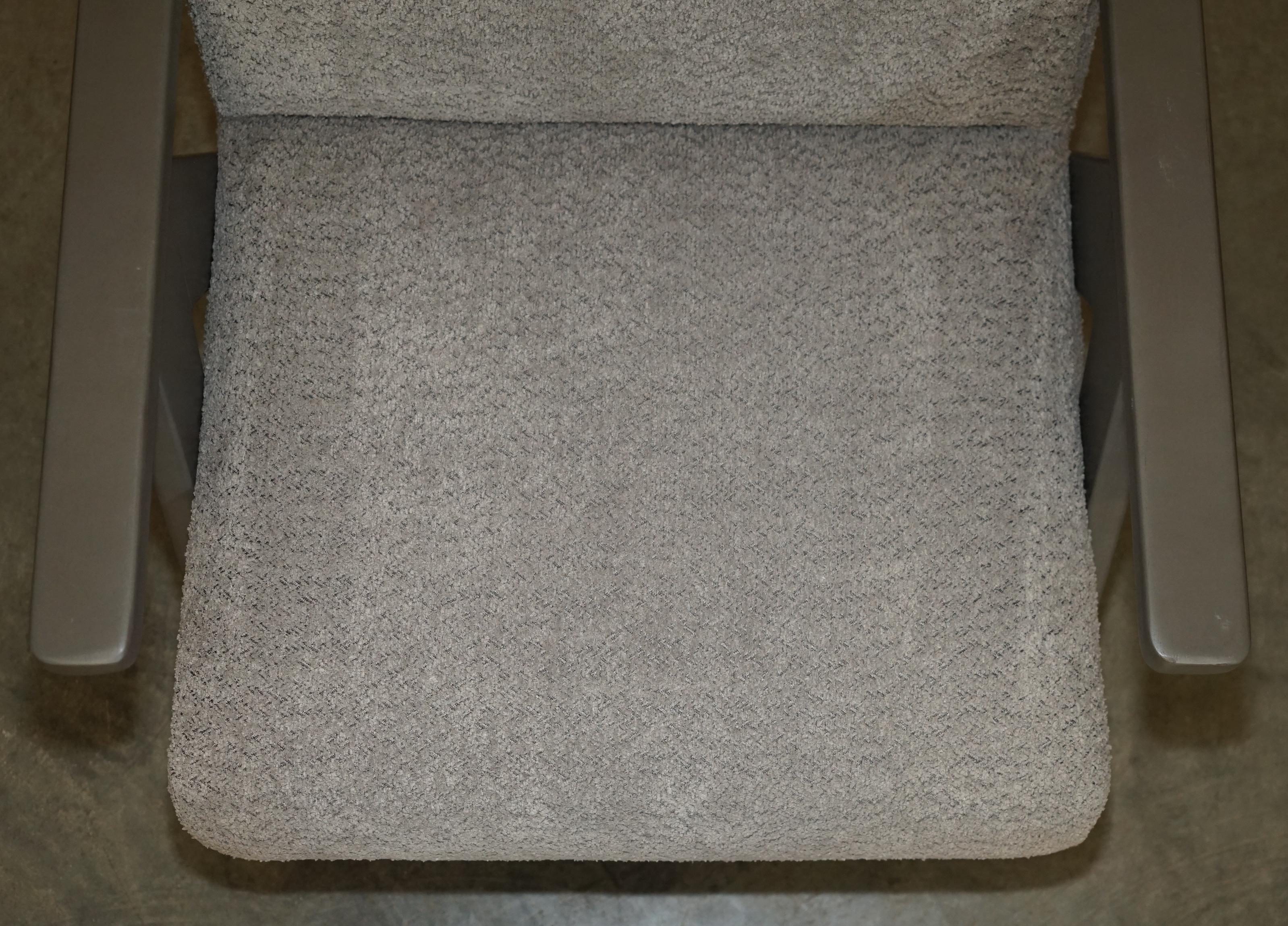 PAAR EXDiSPLAY NORDIC STYLE EDGAR ARMCHAIRS BEECH WOOD FRAMES OATMEAL FABRIC im Zustand „Gut“ im Angebot in West Sussex, Pulborough