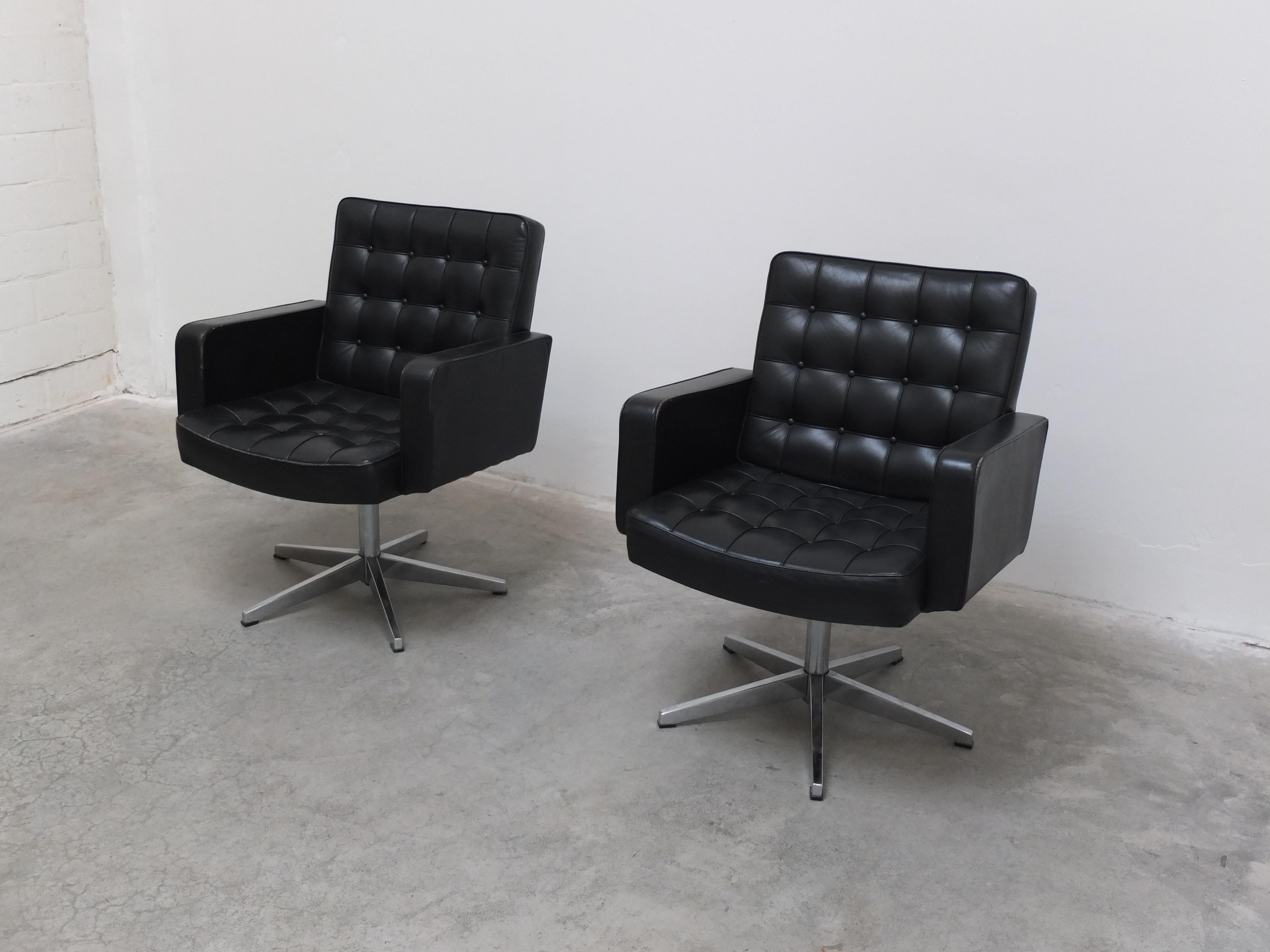 Américain Paire de chaises longues pivotantes de Vincent Cafiero pour Knoll, années 1960 en vente
