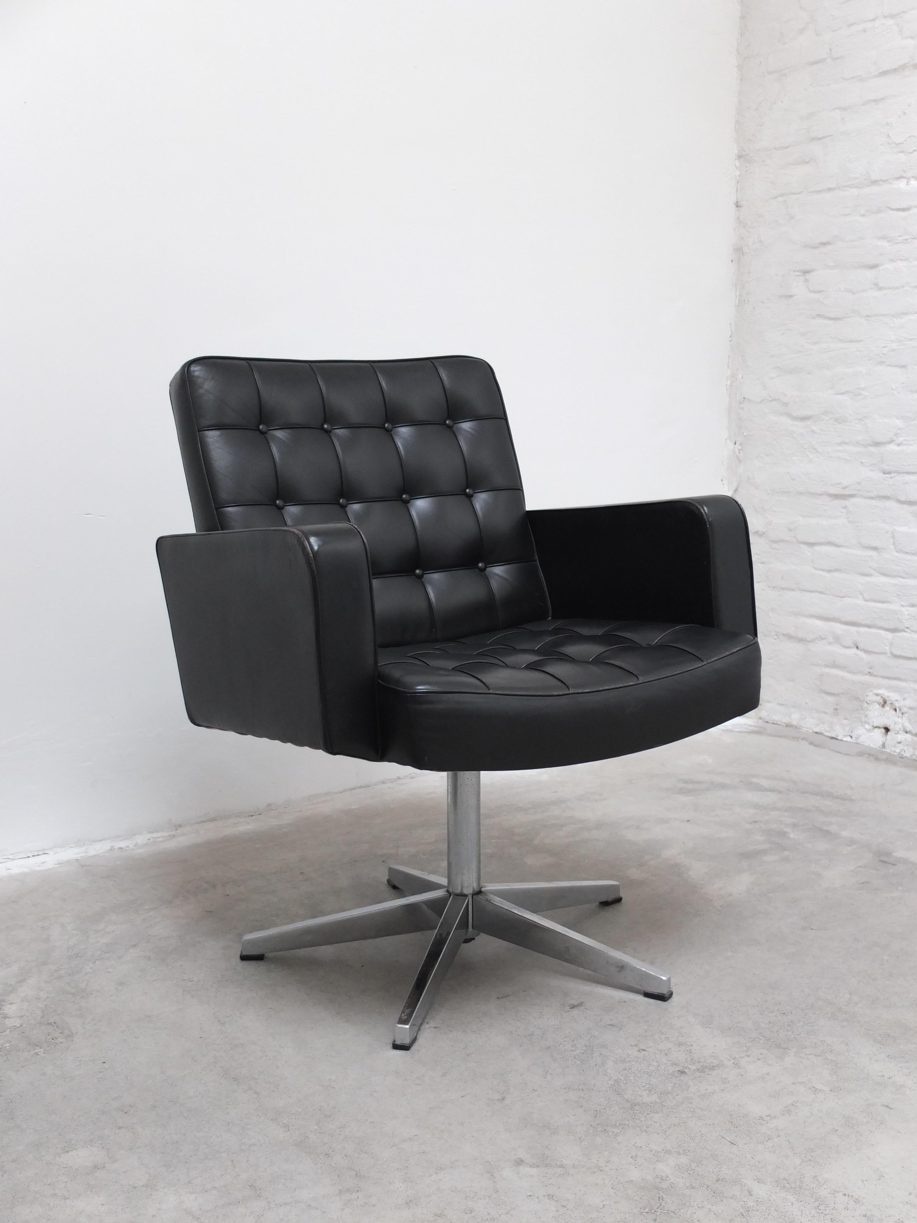 Métal Paire de chaises longues pivotantes de Vincent Cafiero pour Knoll, années 1960 en vente