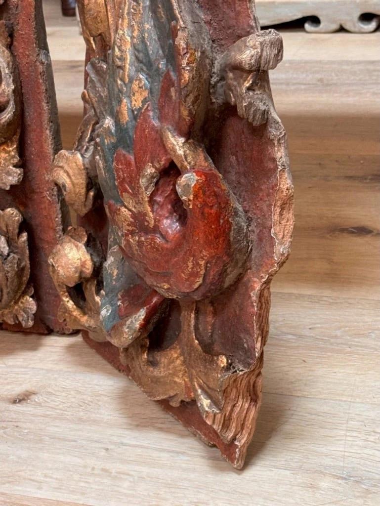Paar exotische geschnitzte Vögel, italienische Fragmente aus dem 18. Jahrhundert im Angebot 2