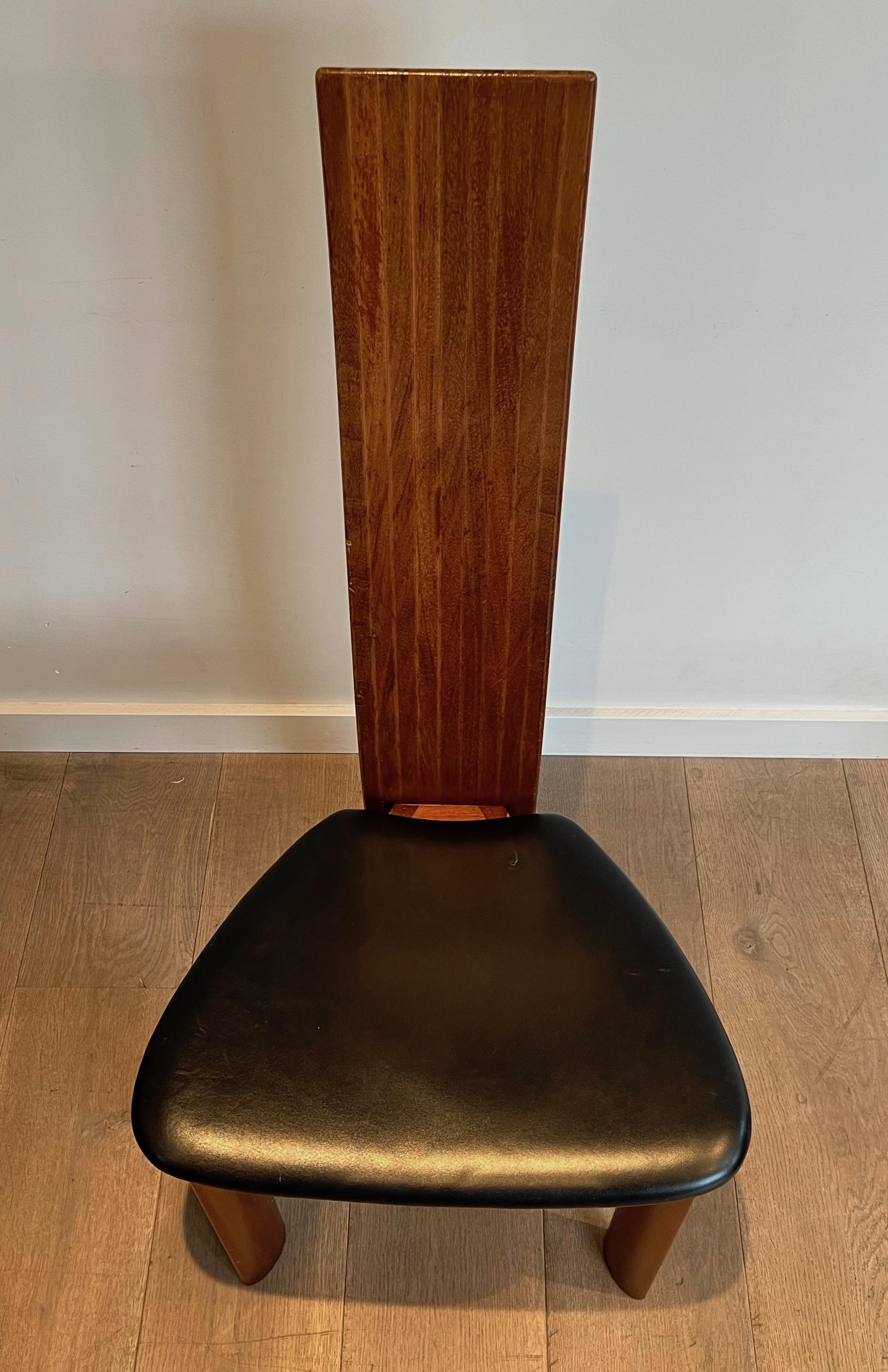 Paar Stühle aus exotischem Holz und schwarzem Leder, skandinavische Arbeit. CIRCA 1970 im Angebot 5