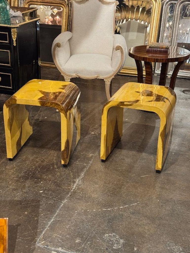 Paire de tables ou tabourets d'appoint en bois exotique en vente 1