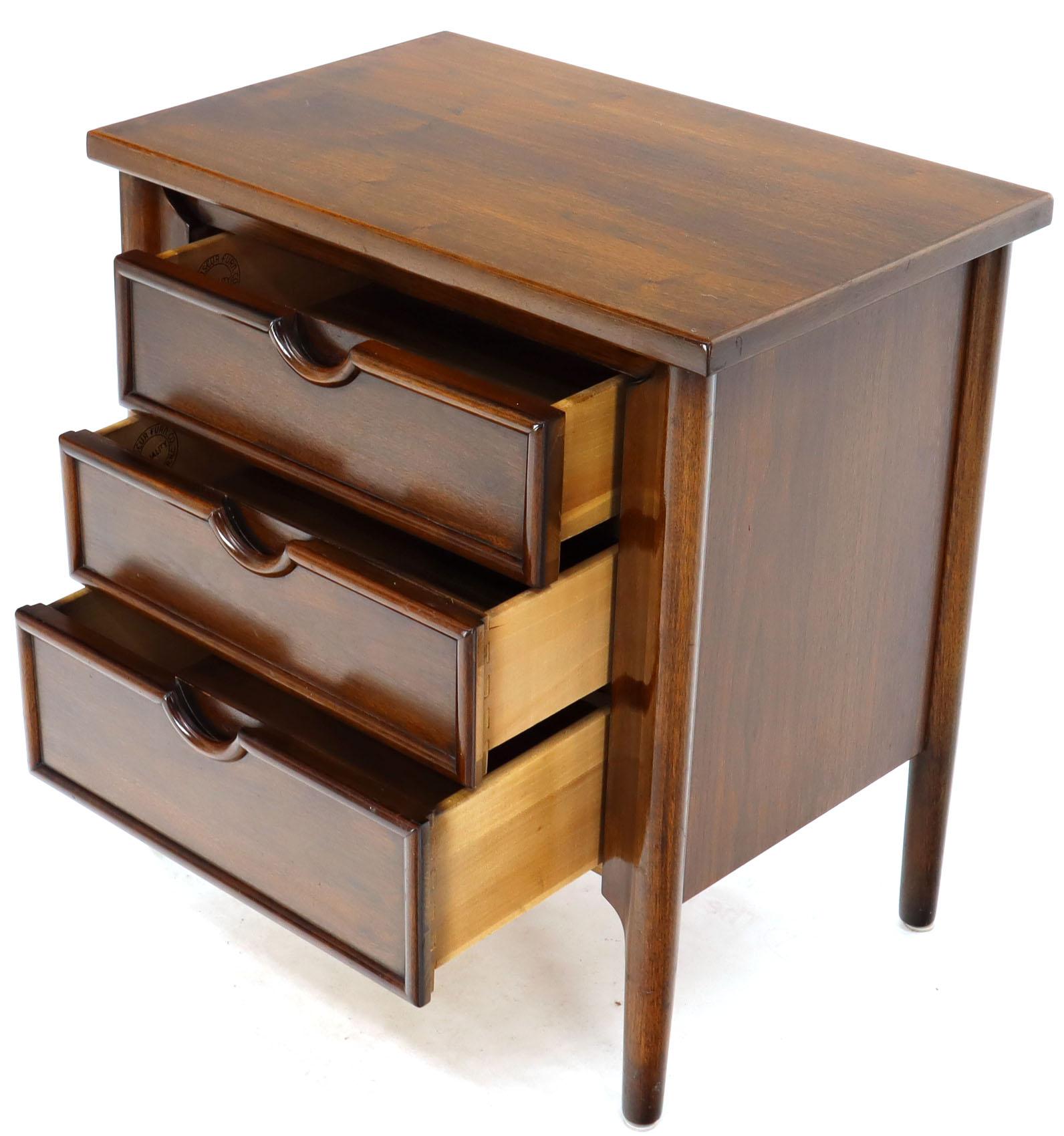 Mid-Century Modern pair of sculpted legs night stands. Nice carved molding around the drawer faces along with the drawer pulls. Good size high quality craftsmanship cabinets looking nearly miniature bachelor chests. In style of Robsjohn-Gibbings.