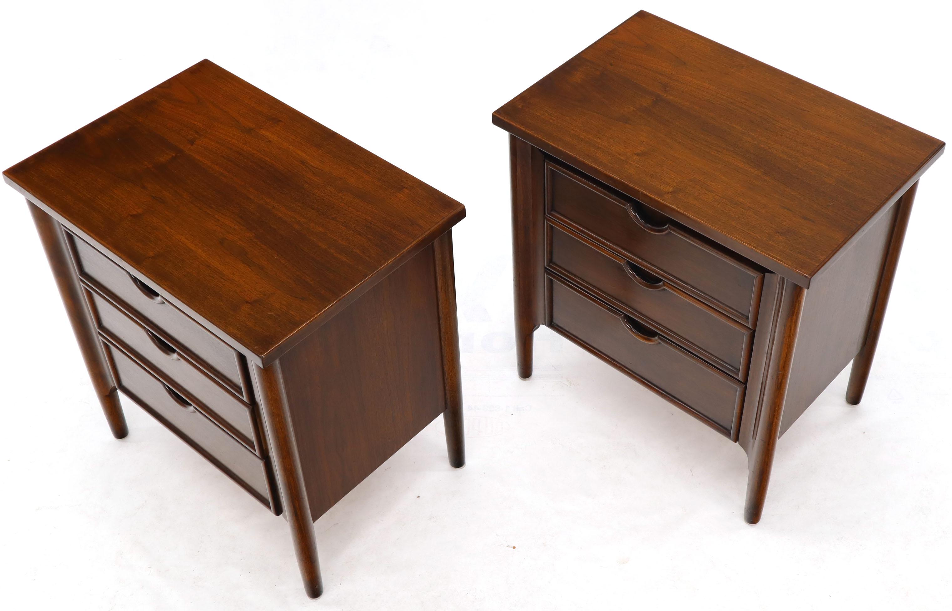 Mid-Century Modern Pair of Exposed Sculptural Legs Three Drawers Nightstands End Tables Stands For Sale