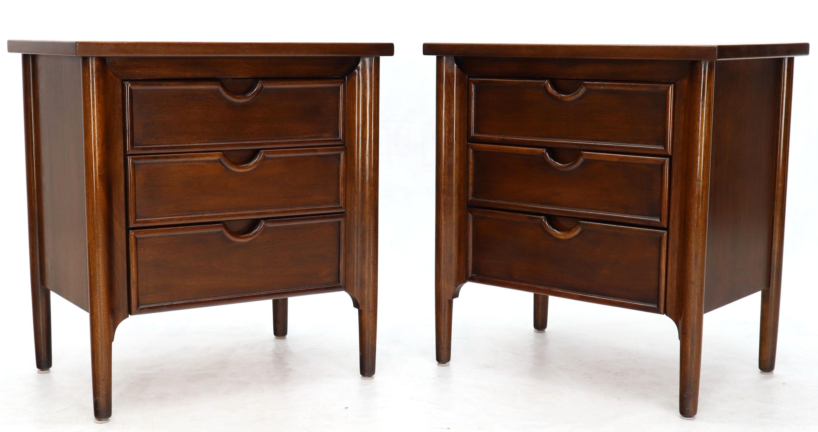 Pair of Exposed Sculptural Legs Three Drawers Nightstands End Tables Stands In Excellent Condition For Sale In Rockaway, NJ