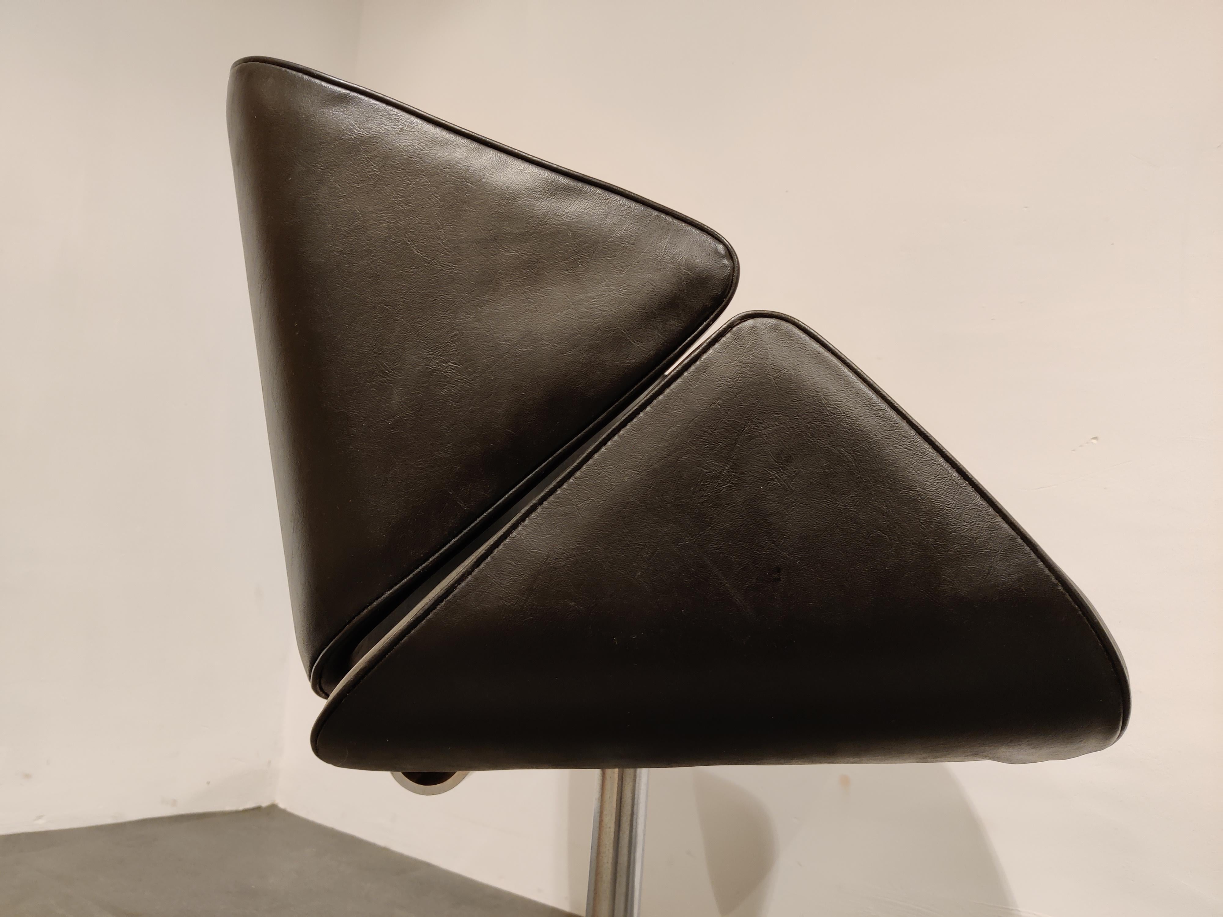 Pair of Minimalist design leather armchairs designed by Geoffrey Harcourt in the 1960s. 

The chair's model name is 'exquis' and they where produced by artifort.

These are quite rare and have a, in our own opinion, beautiful timeless design.