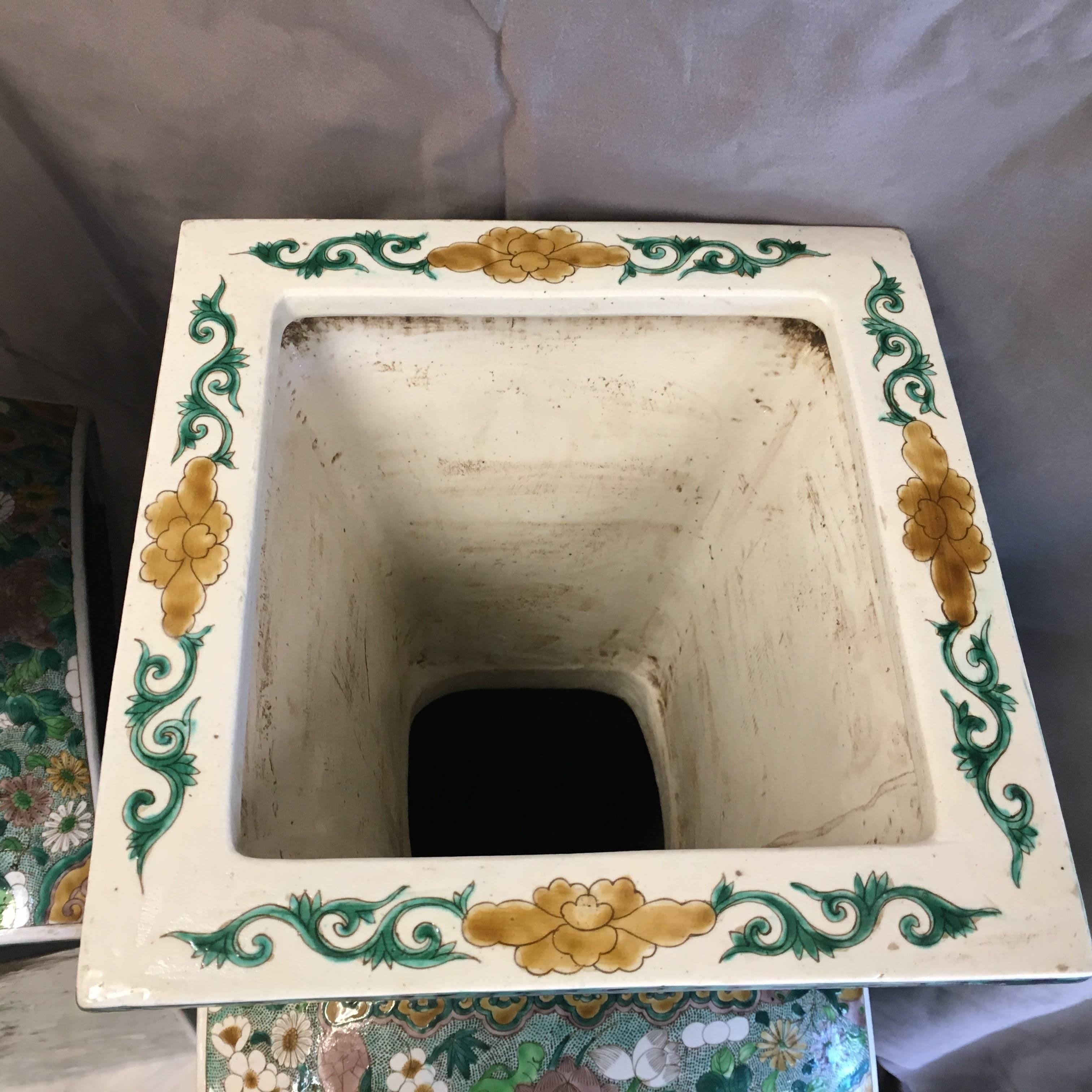 Pair of Exquisite 19th Century Qing 'Manchu' Dynasty Famille-Noir Square Vases In Good Condition For Sale In Farmers Branch, TX