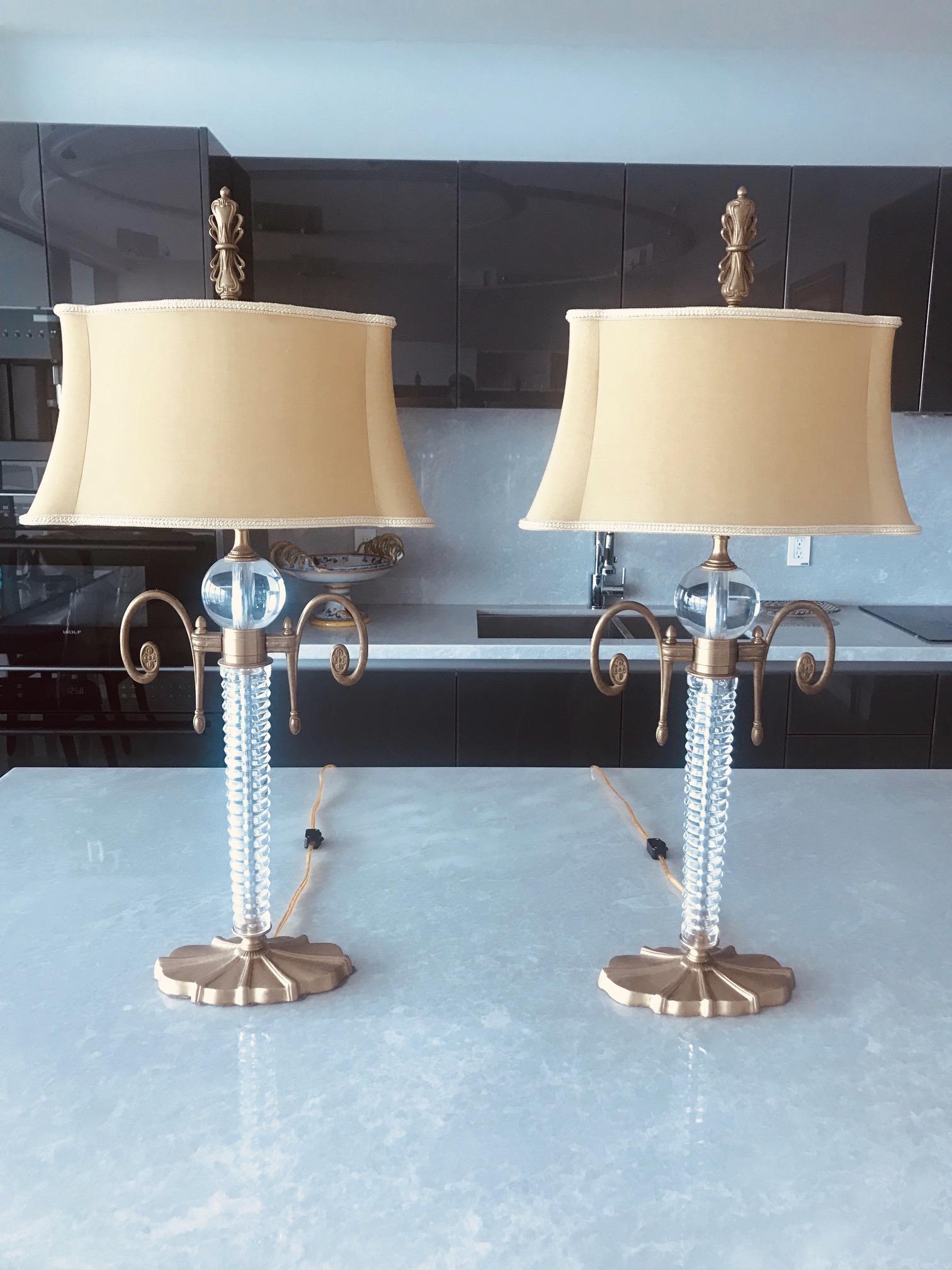 Pair of Exquisite Art Deco Glass and Gilded Brass Lamps In Good Condition In Fort Lauderdale, FL