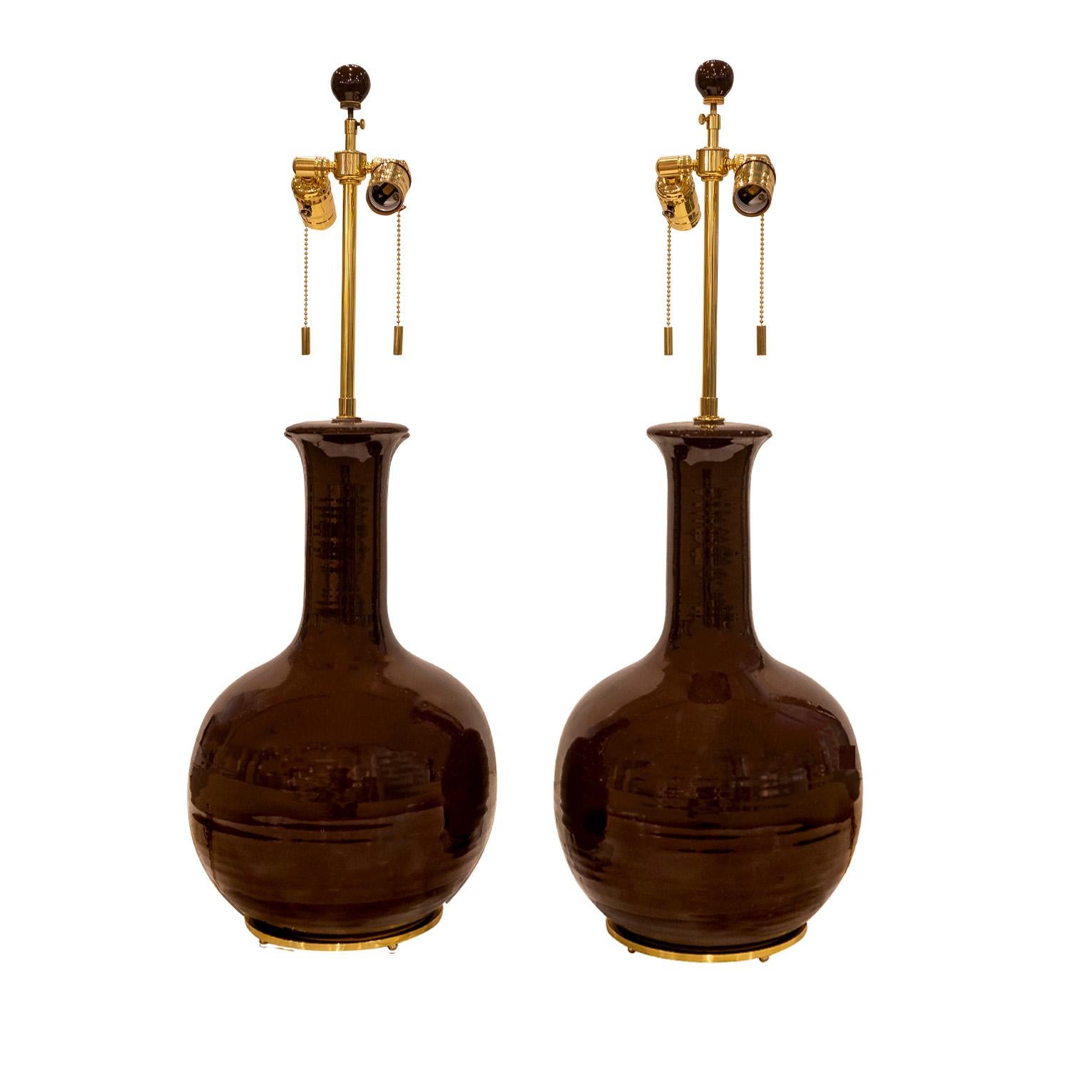 Mid-Century Modern Pair of Exquisite Artisan Porcelain Lamps with Polished Brass Hardware 1960s For Sale