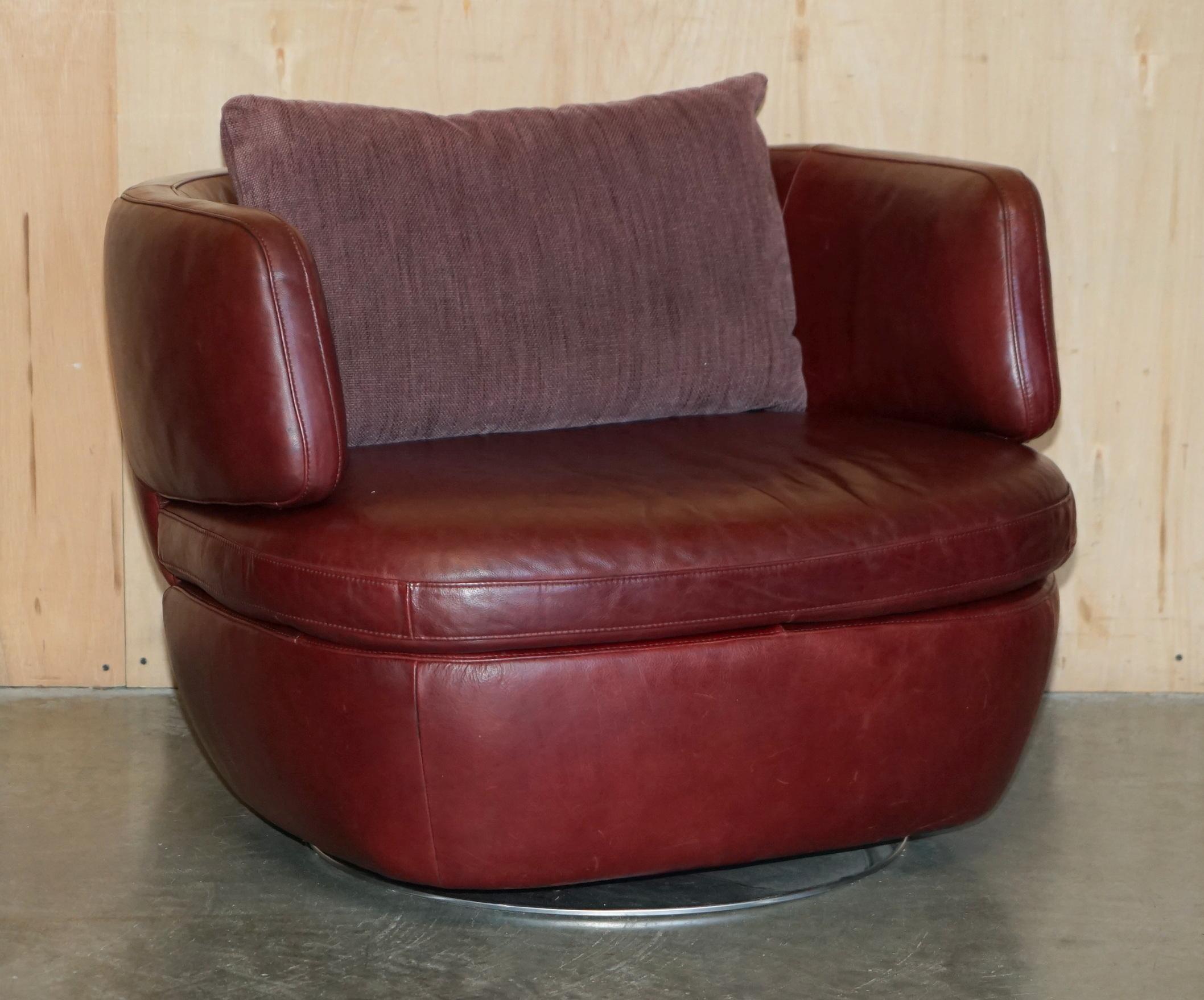 Casa Reale Antiquariato

Royal House Antiques è lieta di offrire in vendita questa splendida coppia di poltrone girevoli Natuzzi in pelle bordeaux, leggermente restaurate e con i cuscini originali dello schienale lombare. 

Le spese di spedizione