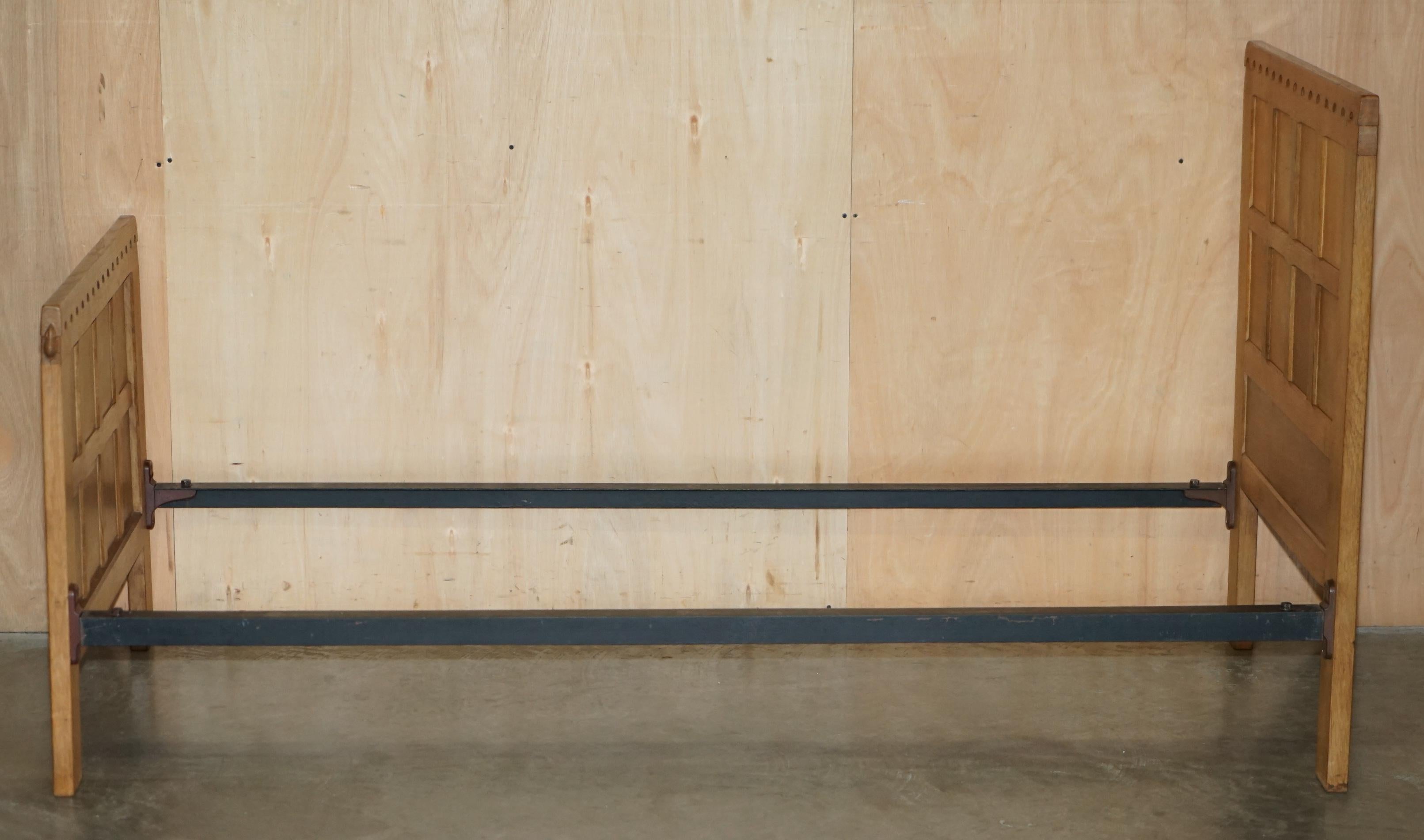 PAIR OF EXQUISITE COLLECTABLE 1950's ROBERT MOUSEMAN THOMPSON BEDSTEADS BEDS For Sale 2