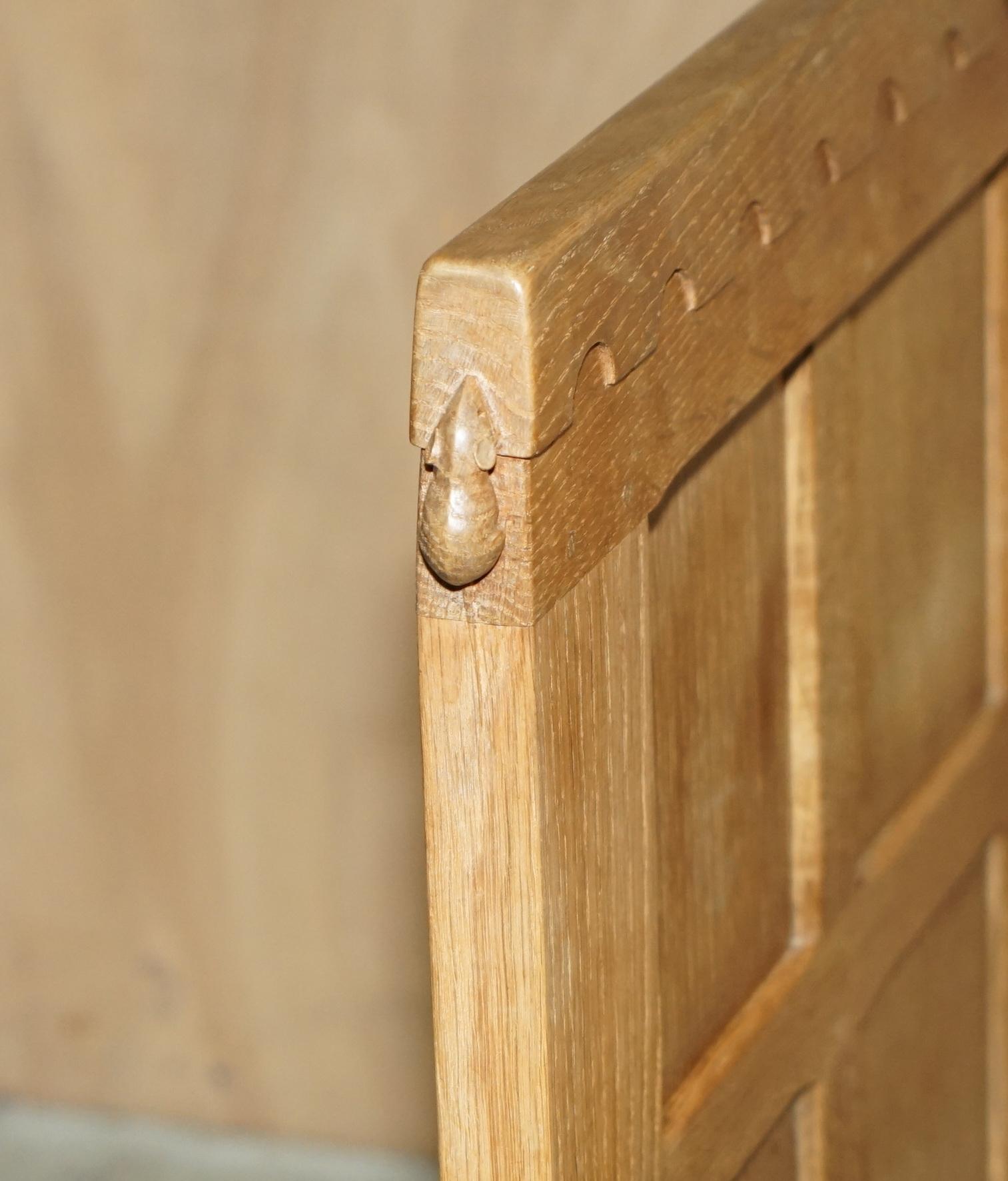 PAIR OF EXQUISITE COLLECTABLE 1950's ROBERT MOUSEMAN THOMPSON BEDSTEADS BEDS For Sale 3