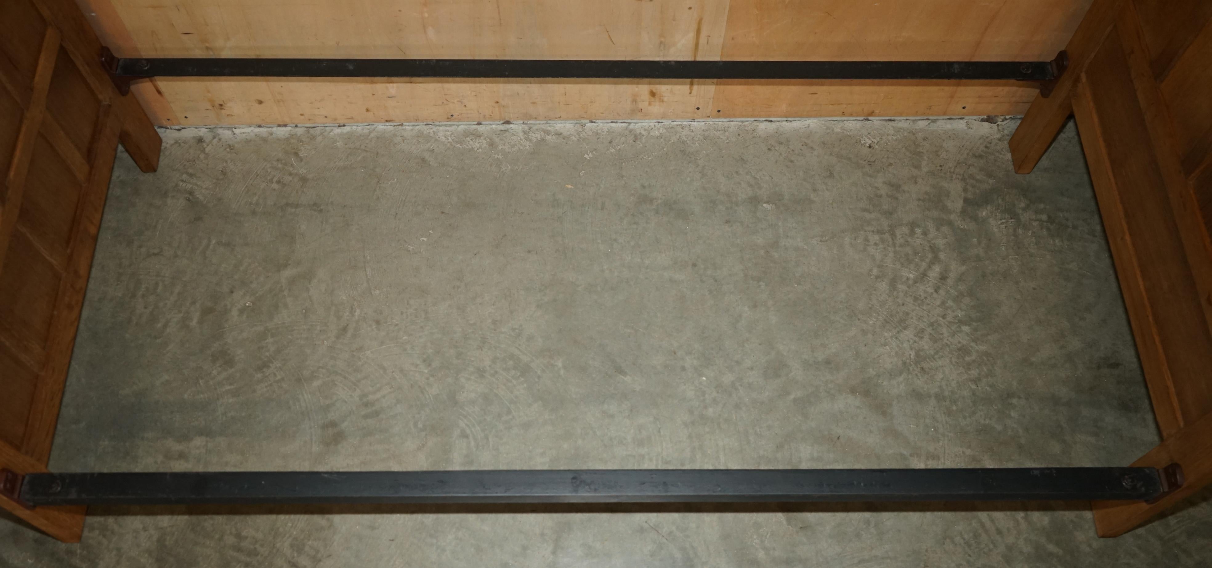 PAIR OF EXQUISITE COLLECTABLE 1950's ROBERT MOUSEMAN THOMPSON BEDSTEADS BEDS For Sale 4