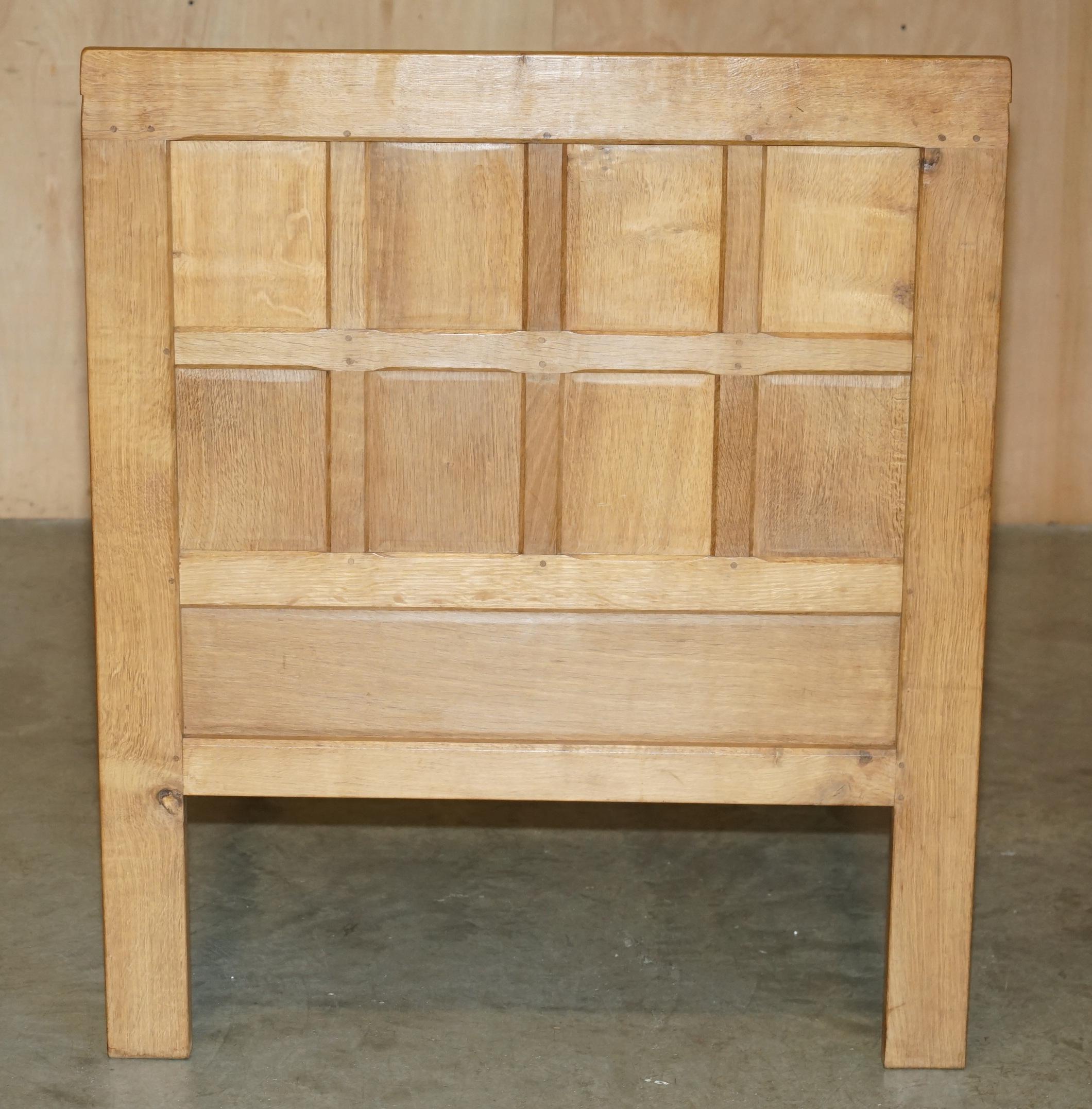 PAIR OF EXQUISITE COLLECTABLE 1950's ROBERT MOUSEMAN THOMPSON BEDSTEADS BEDS For Sale 7