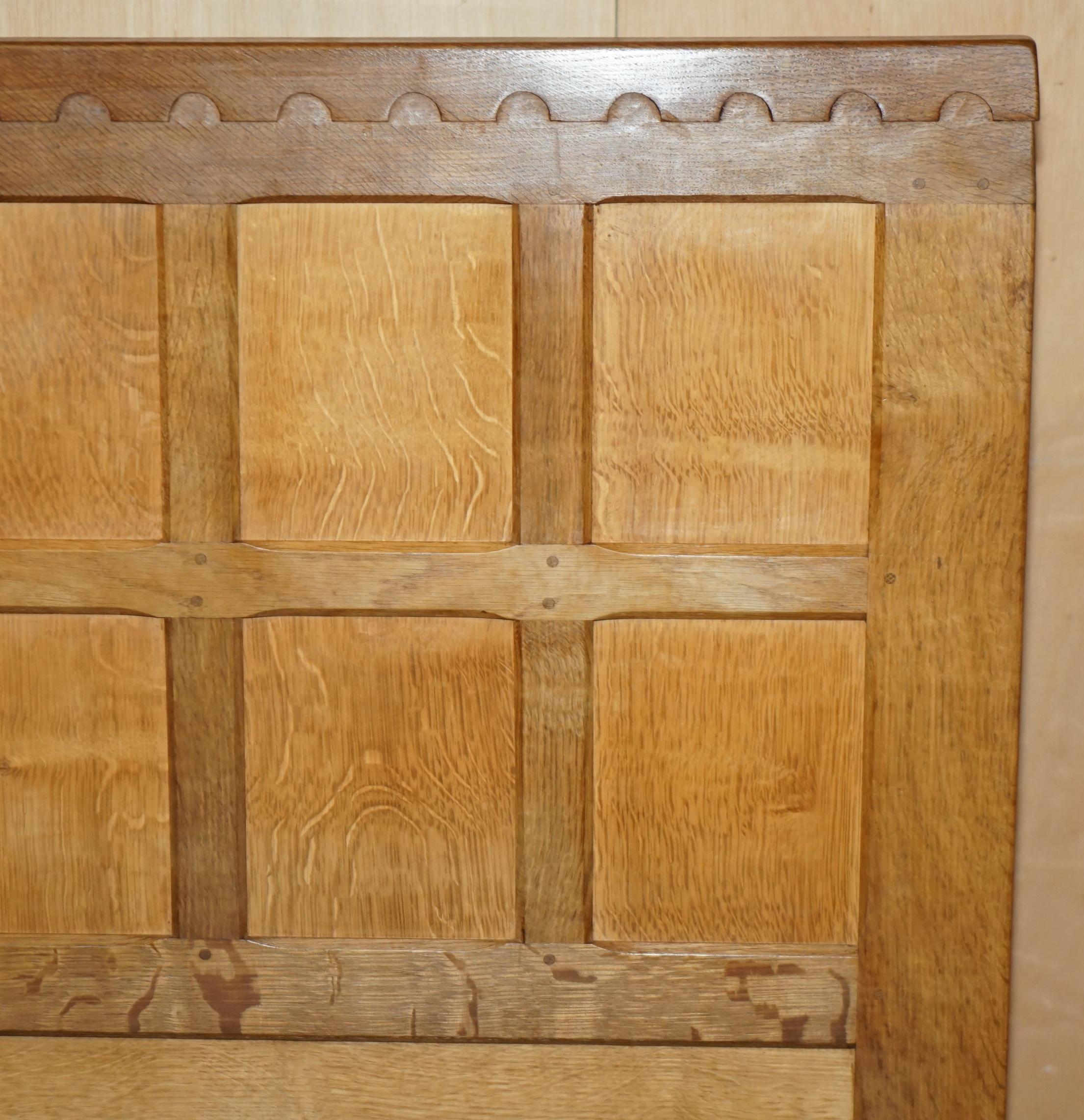 PAIR OF EXQUISITE COLLECTABLE 1950's ROBERT MOUSEMAN THOMPSON BEDSTEADS BEDS For Sale 11