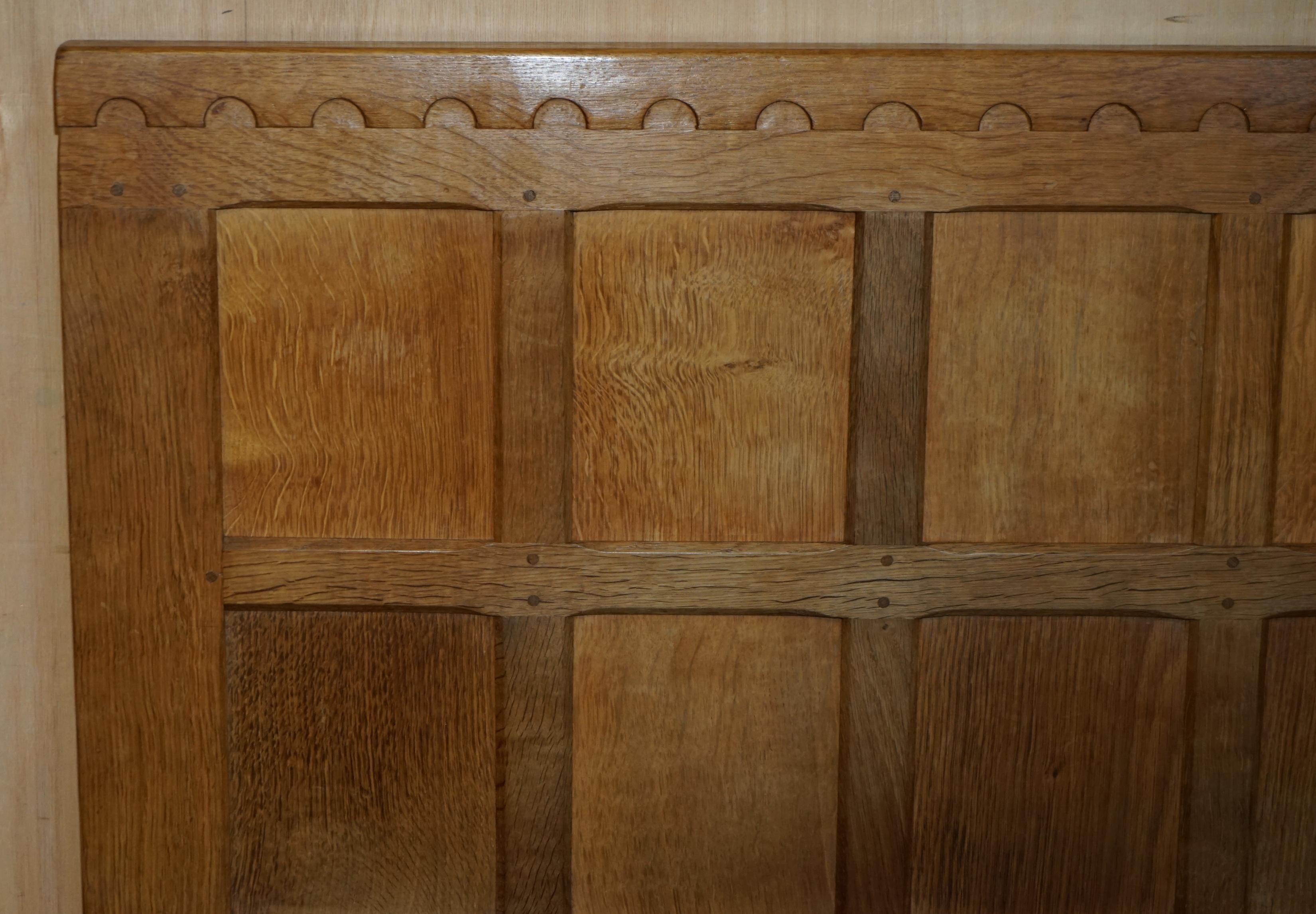 Oak PAIR OF EXQUISITE COLLECTABLE 1950's ROBERT MOUSEMAN THOMPSON BEDSTEADS BEDS For Sale