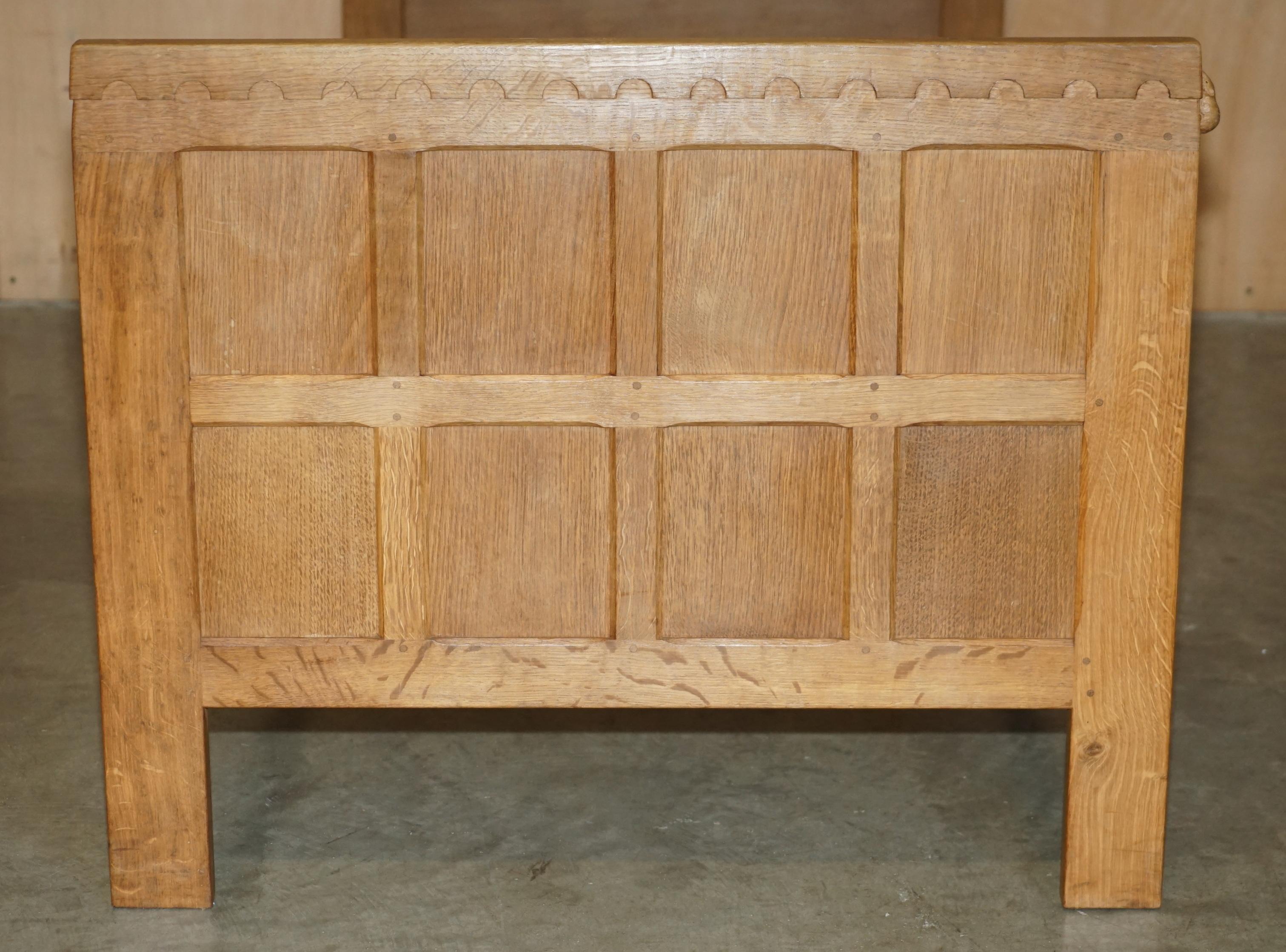 PAIR OF EXQUISITE COLLECTABLE 1950's ROBERT MOUSEMAN THOMPSON BEDSTEADS BEDS For Sale 1