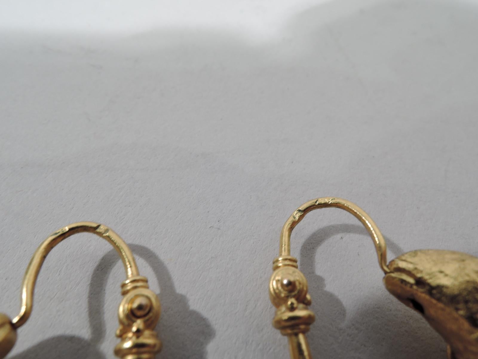 Pair of Exquisite Etruscan Revival 18K Gold Ram Head Earrings 5