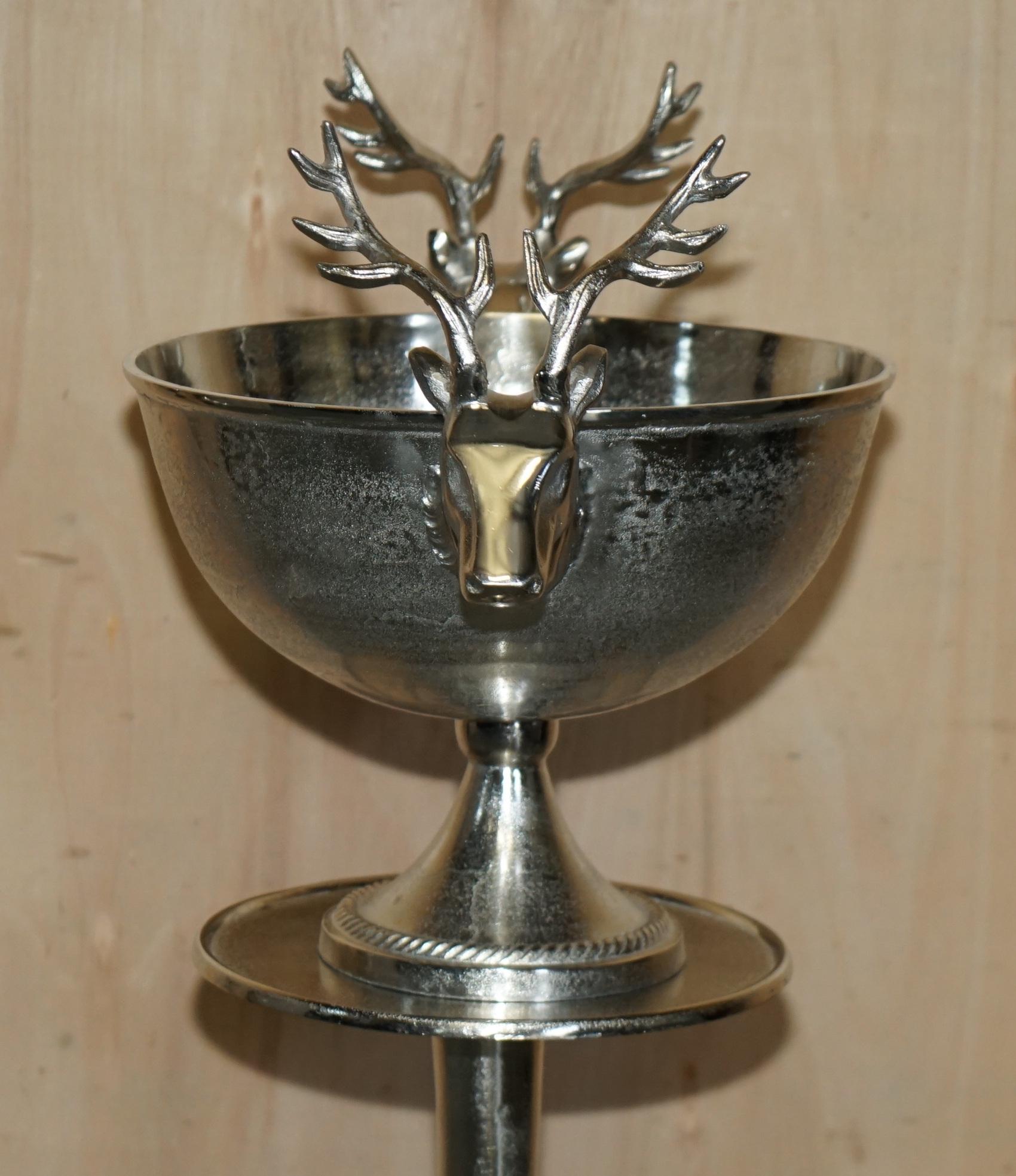 PAIR OF EXQUISITE EXTRA LARGE 114.5CM TALL STAG CHAMPAGNE BUCKETS ON SiDE TABLES For Sale 4