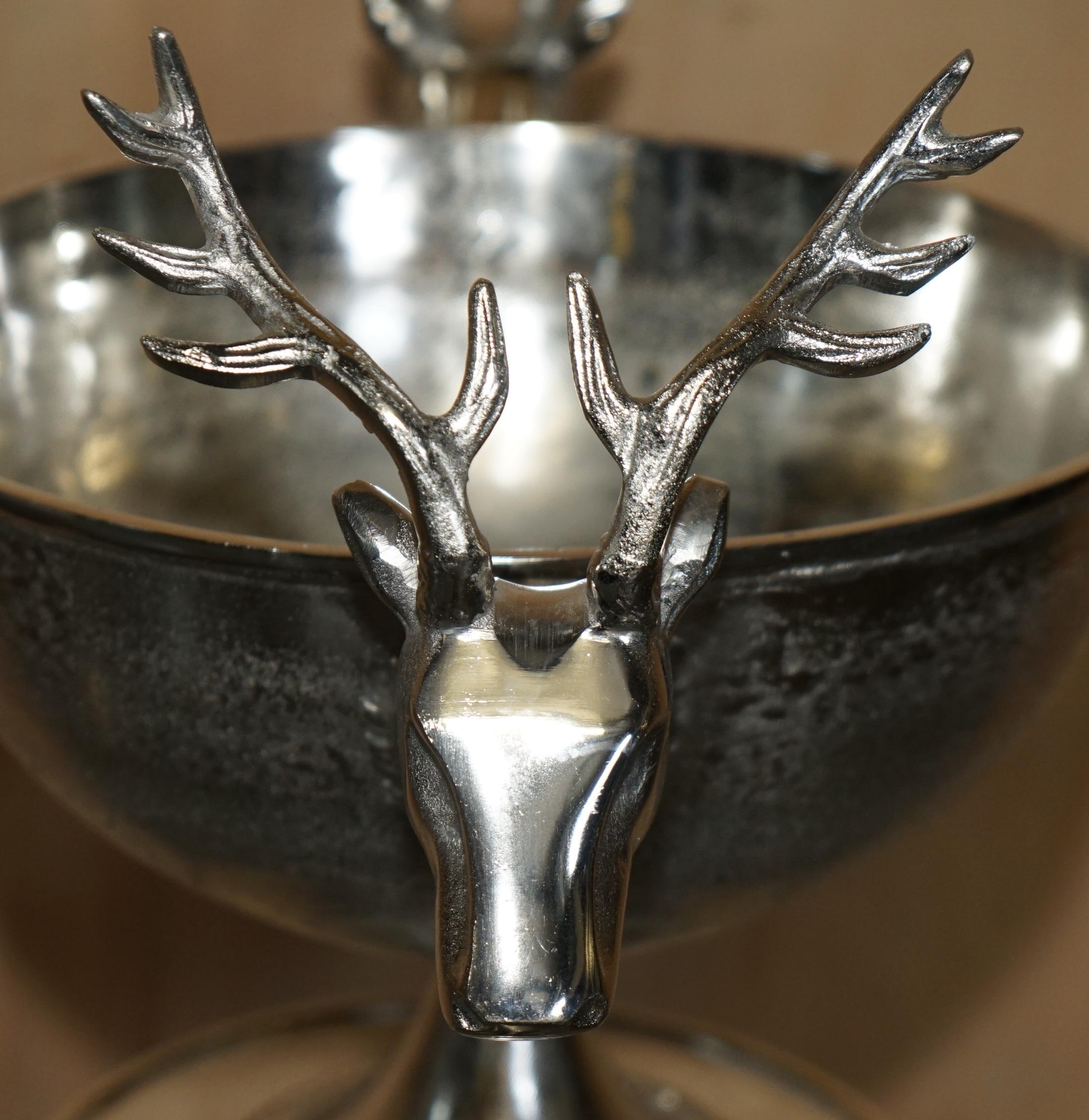 PAIR OF EXQUISITE EXTRA LARGE 114.5CM TALL STAG CHAMPAGNE BUCKETS ON SiDE TABLES For Sale 5