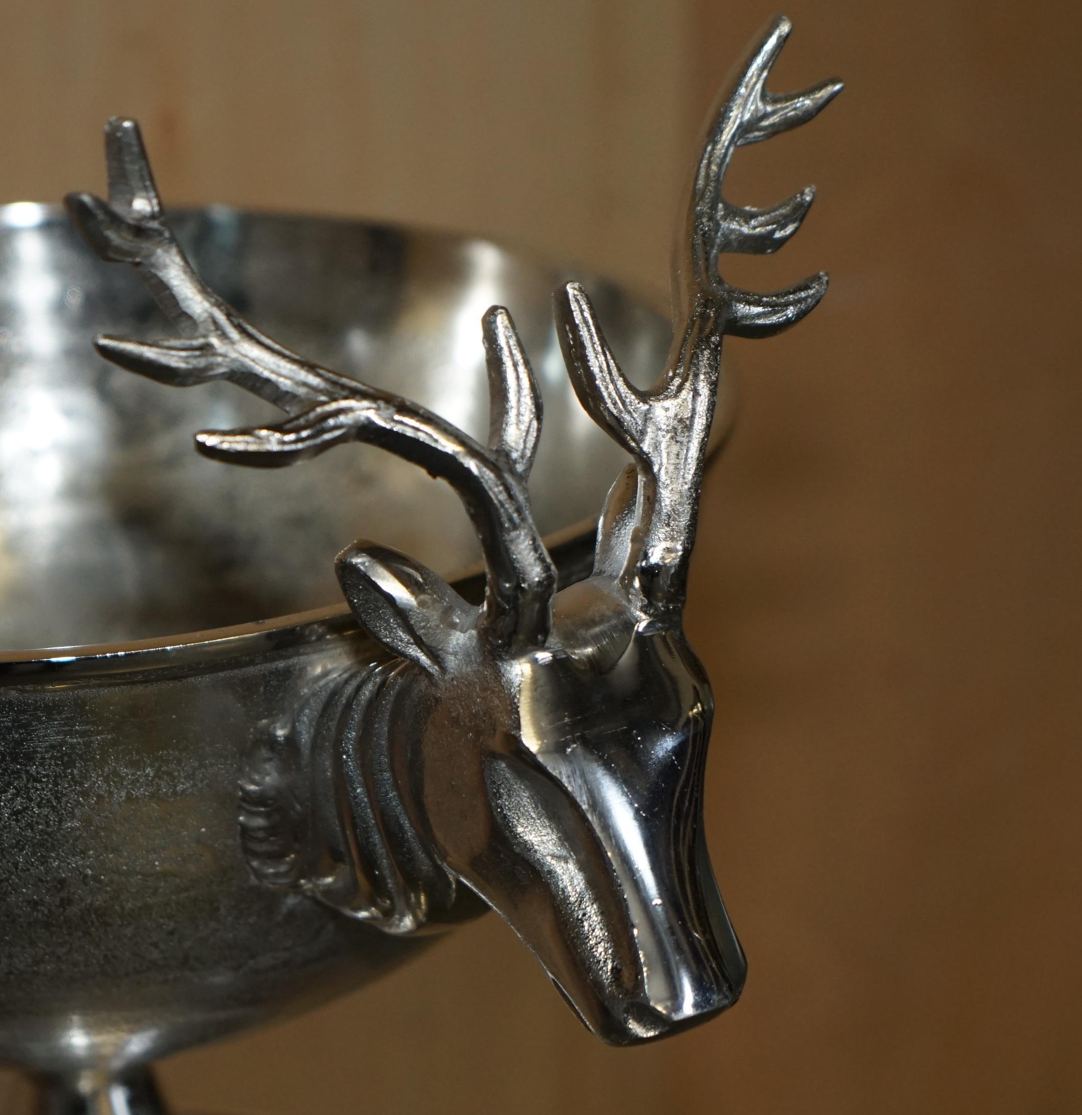 PAIR OF EXQUISITE EXTRA LARGE 114.5CM TALL STAG CHAMPAGNE BUCKETS ON SiDE TABLES For Sale 6