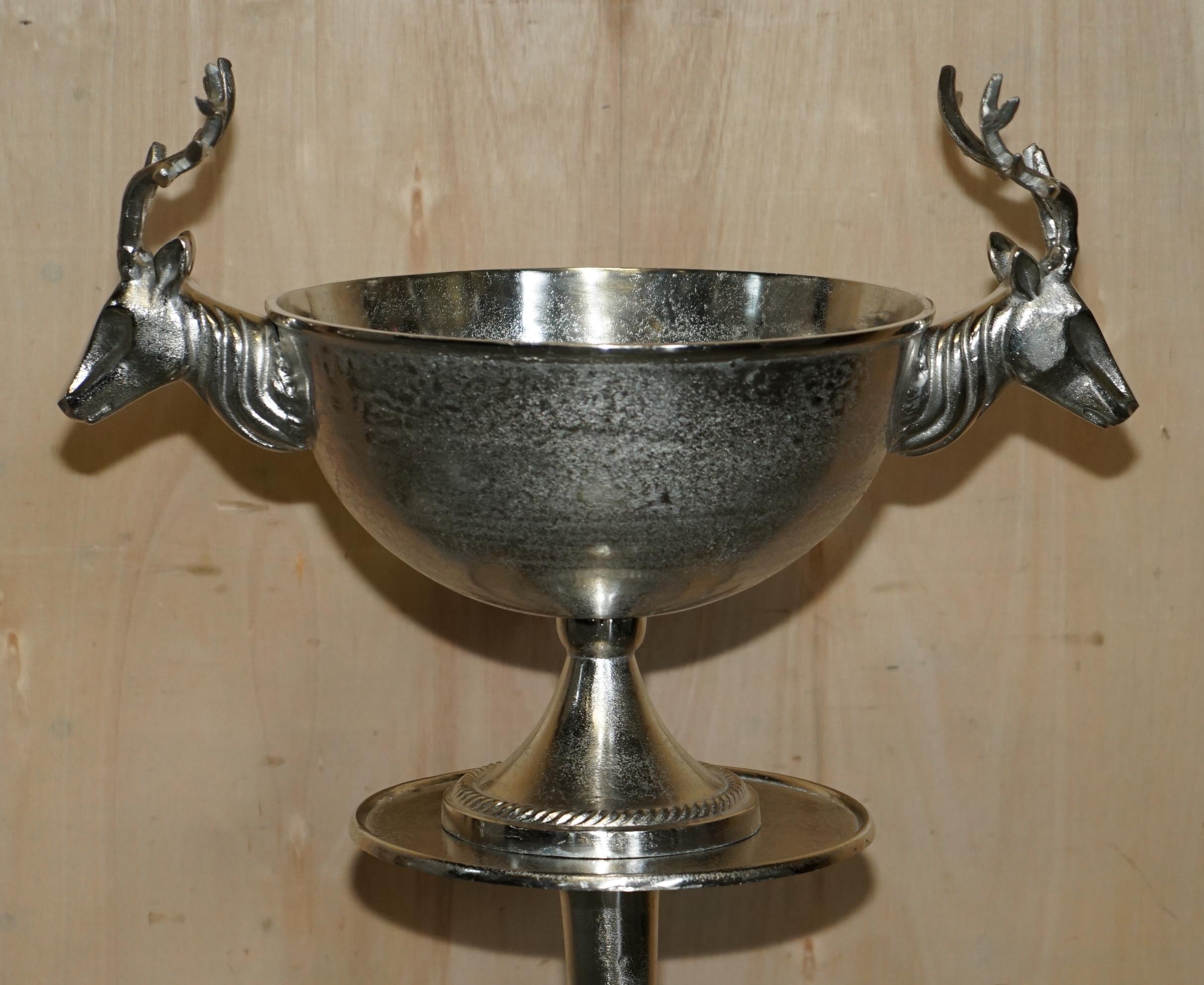 PAIR OF EXQUISITE EXTRA LARGE 114.5CM TALL STAG CHAMPAGNE BUCKETS ON SiDE TABLES For Sale 7