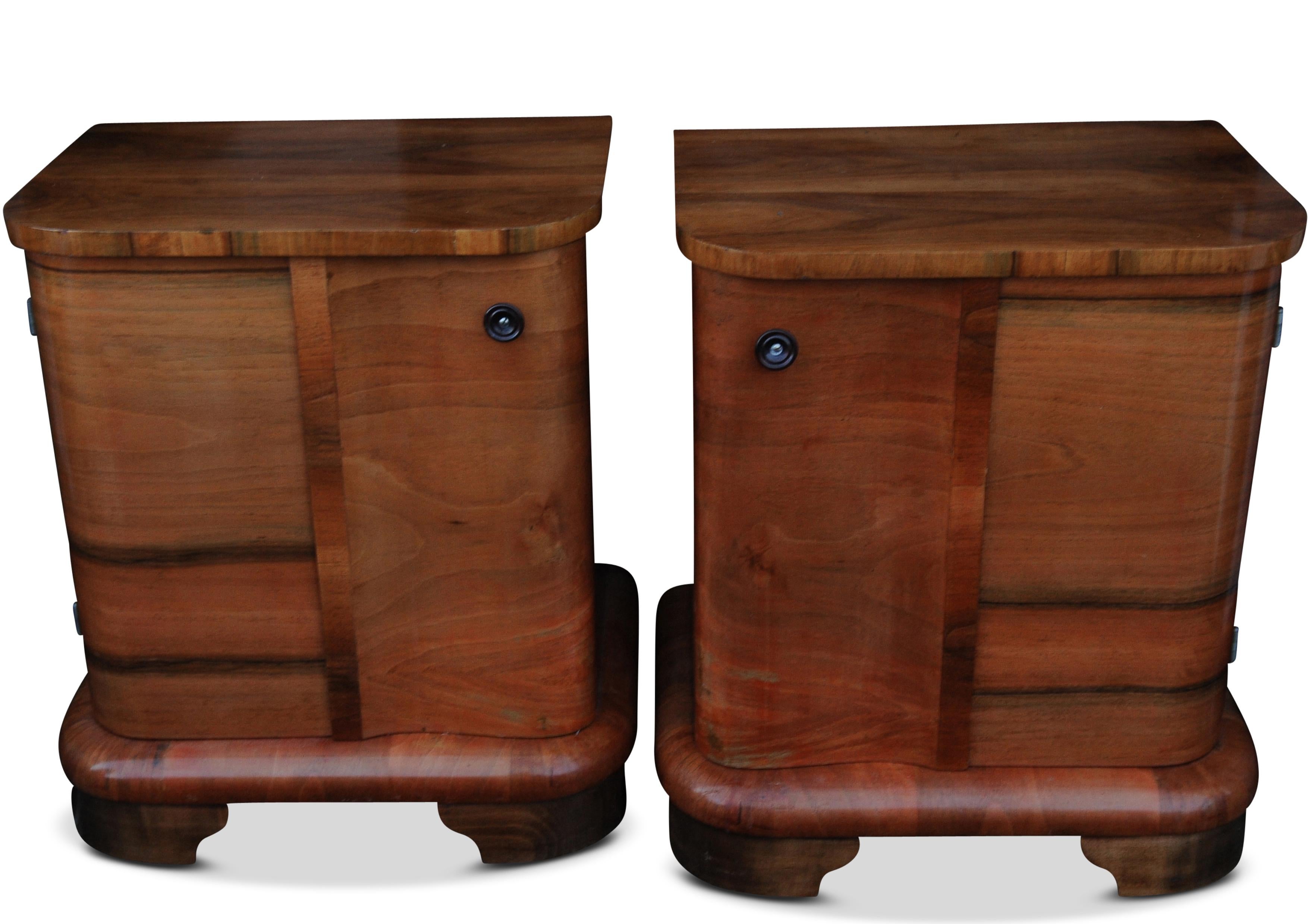20th Century Pair of Exquisite Walnut French Art Deco Bedside Cabinets Cloud Shaped  For Sale