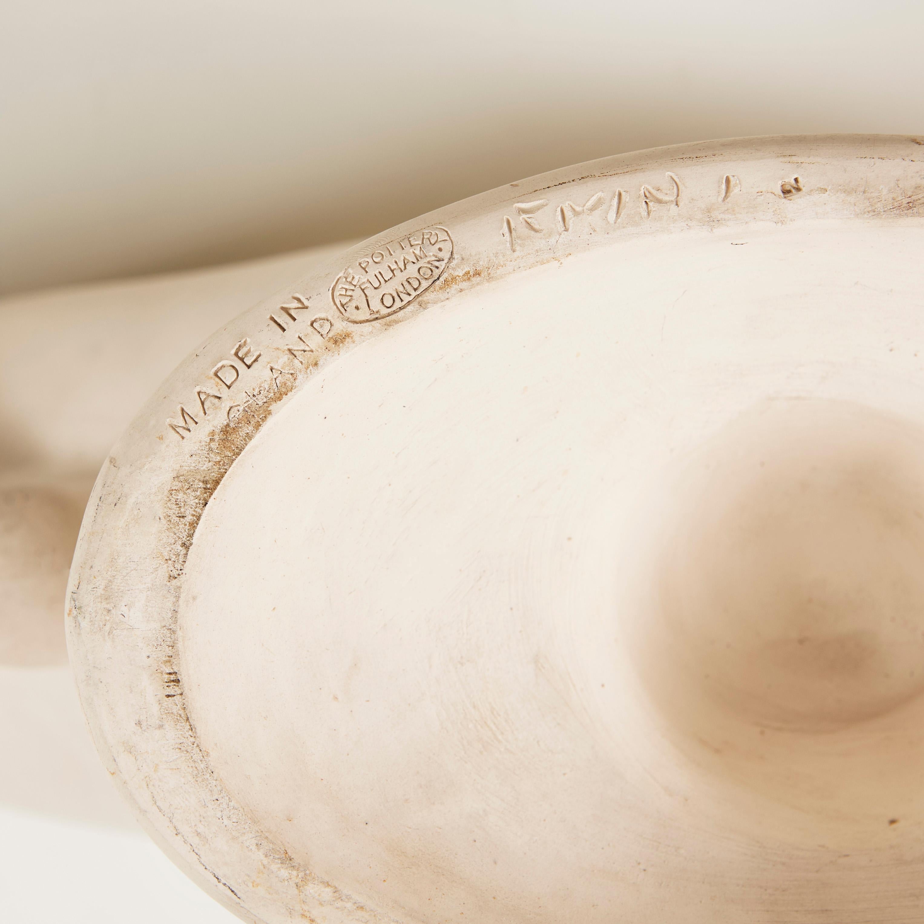 Milieu du XXe siècle Paire de très grandes urnes Art Déco Fulham Pottery par Constance Spry en vente