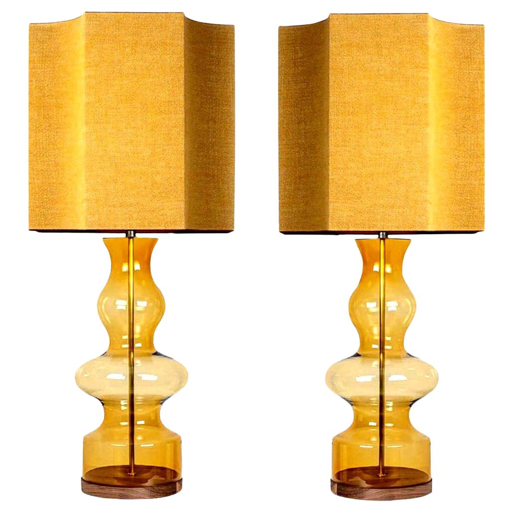 Ein Paar extra große glasförmige Tischlampen mit maßgefertigter Seidenlampe R Houben