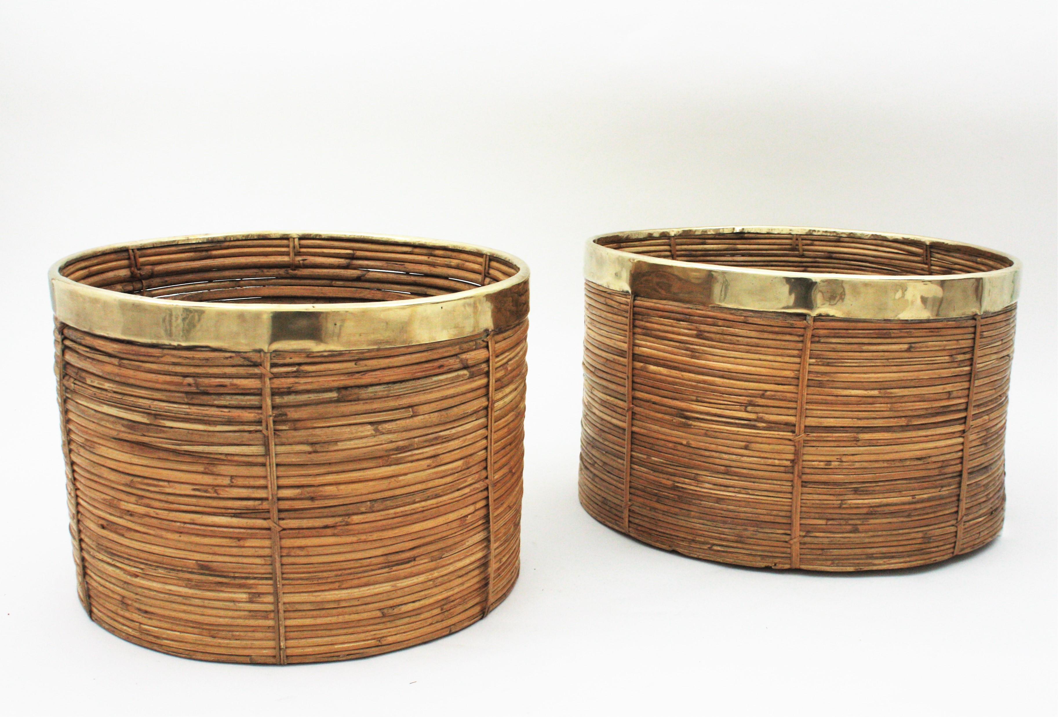 Pair of Extra Large Rattan Round Planters with Brass Rim, Italy, 1970s In Good Condition In Barcelona, ES