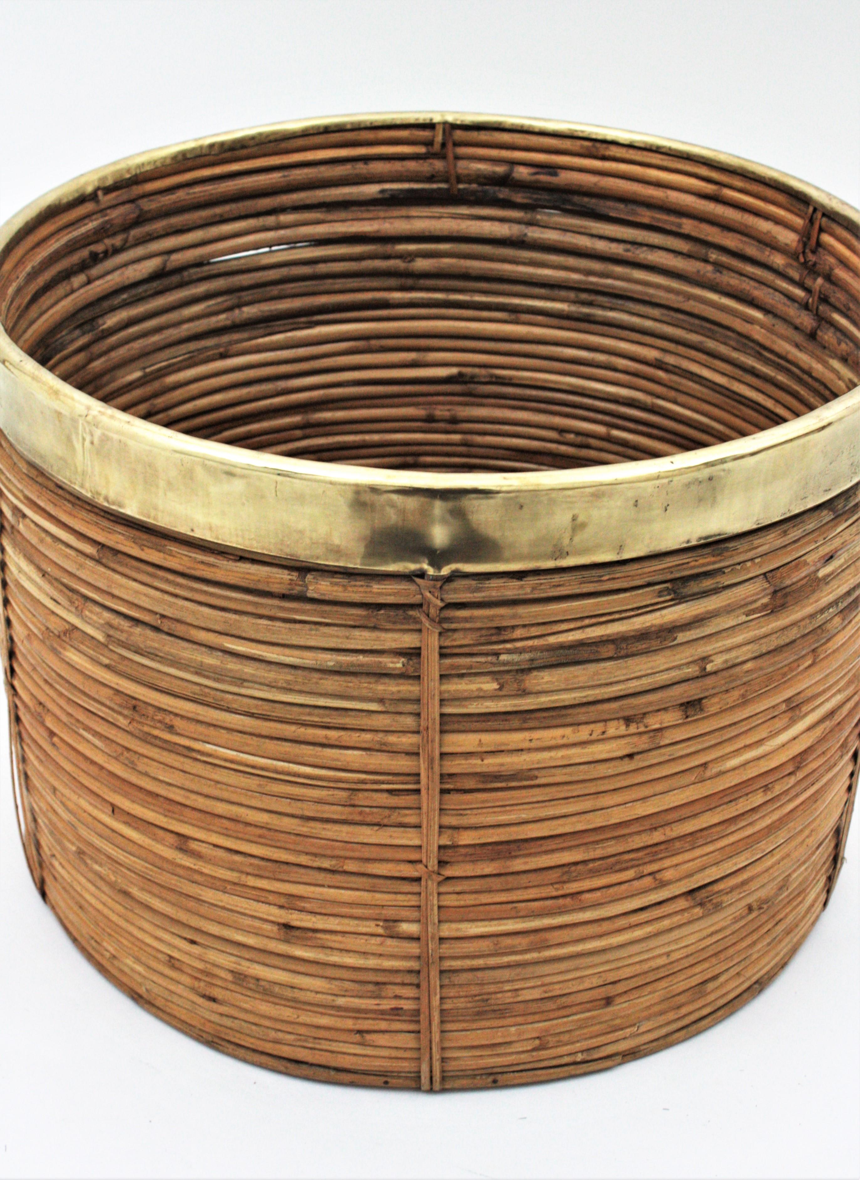 20th Century Pair of Extra Large Rattan Round Planters with Brass Rim, Italy, 1970s For Sale