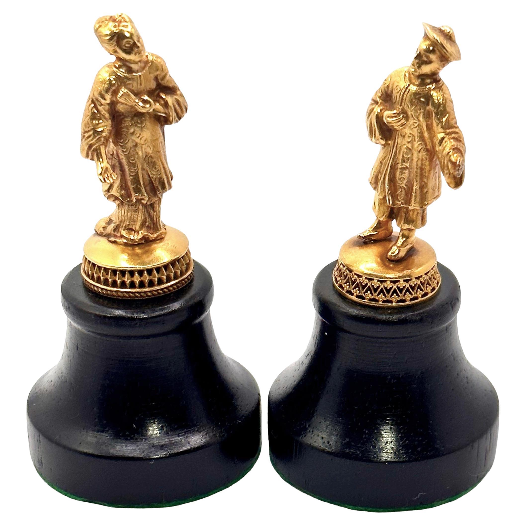 Ein Paar außergewöhnliche antike holländische goldene asiatische Karikatur-Figuren aus Gold auf Sockeln