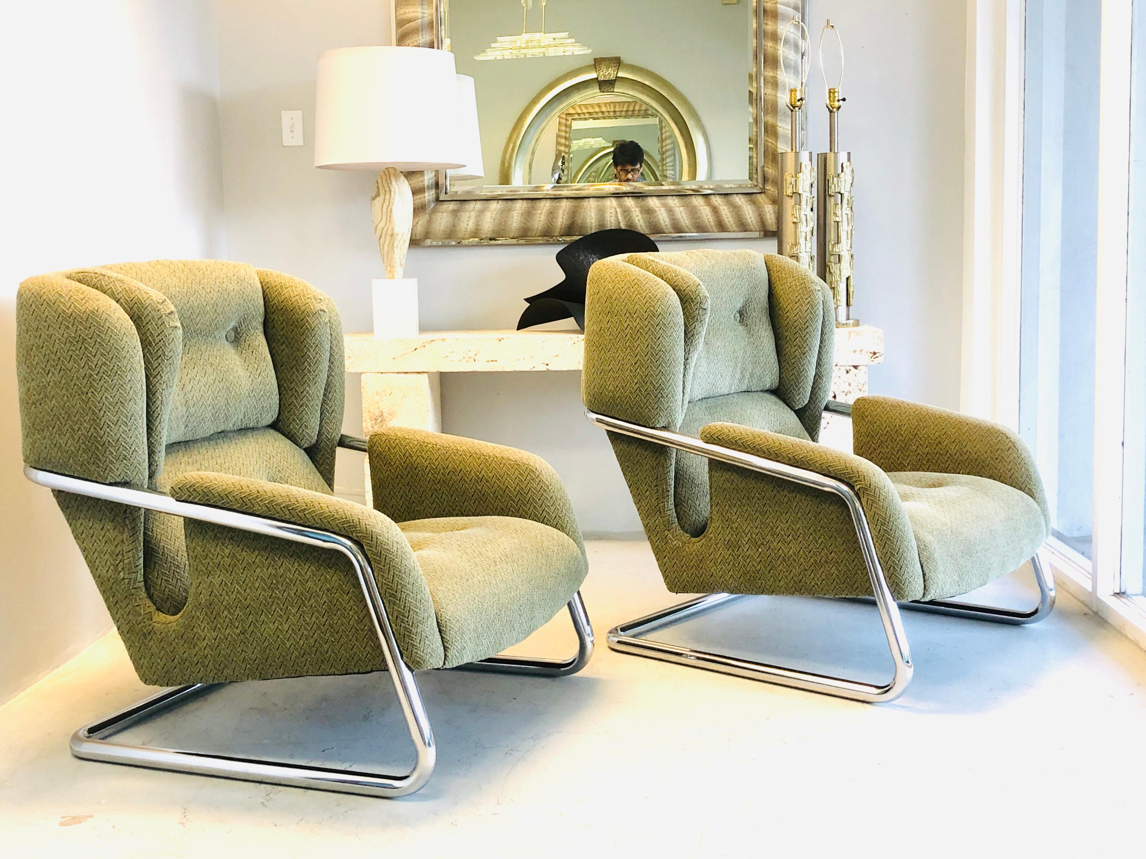 Upholstery Pair of Extraordinary Italian Lounge Club Chairs Cantilevered, Italy, 1970s