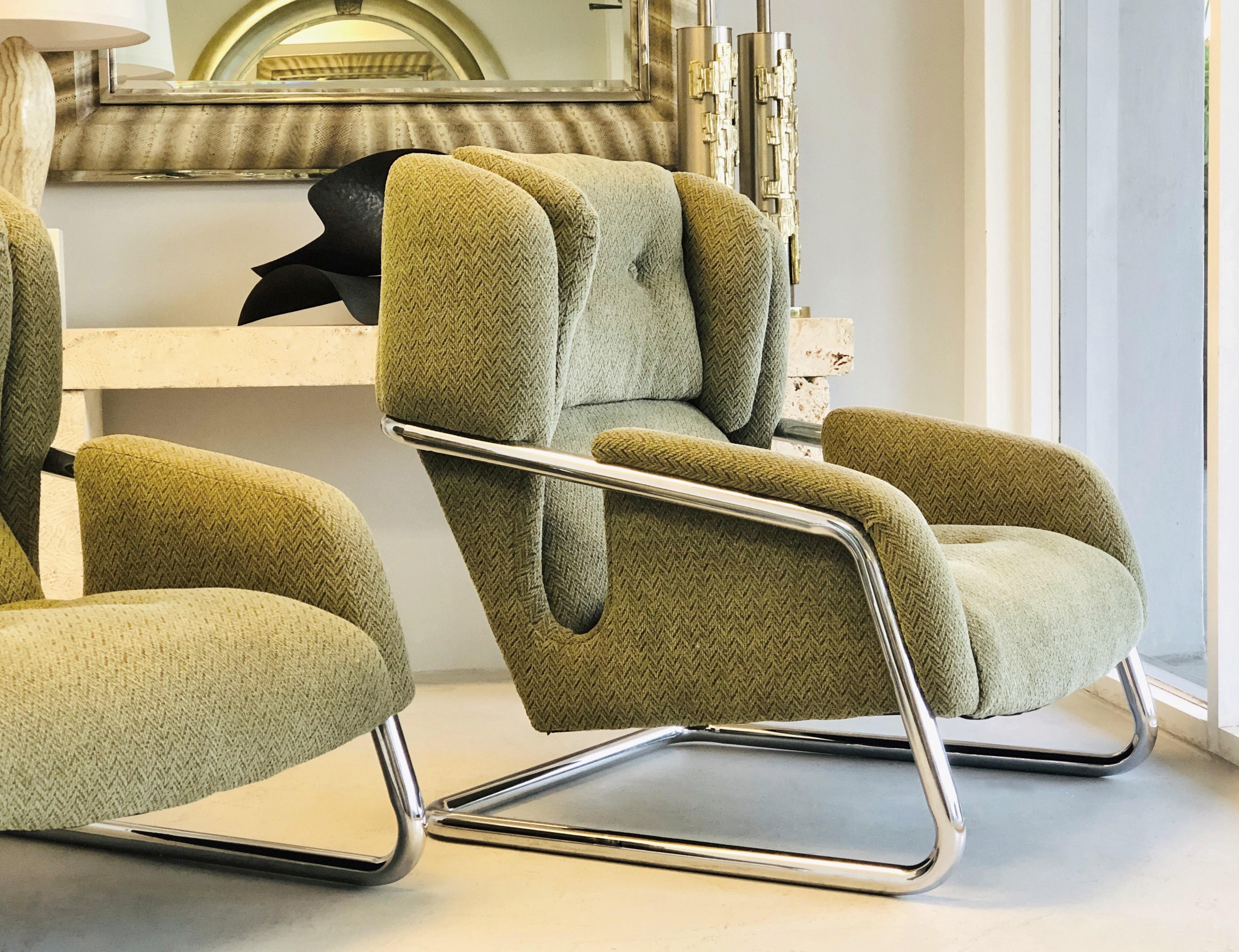 Pair of Extraordinary Italian Lounge Club Chairs Cantilevered, Italy, 1970s 1