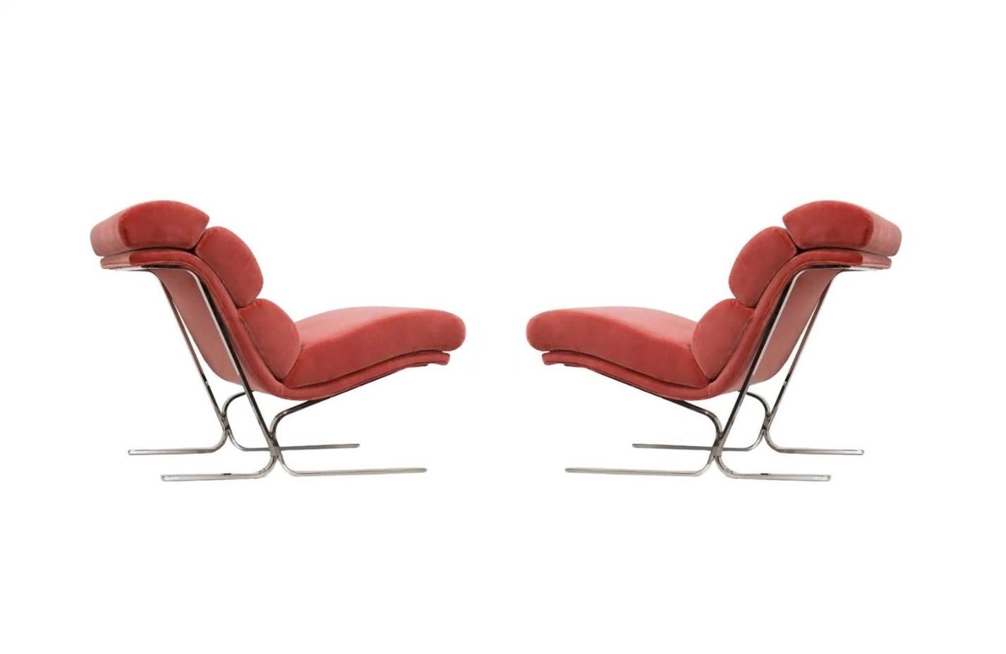 Pair of Extraordinary Lounge Club Chairs Cantilevered, 1970s In Good Condition For Sale In Dallas, TX
