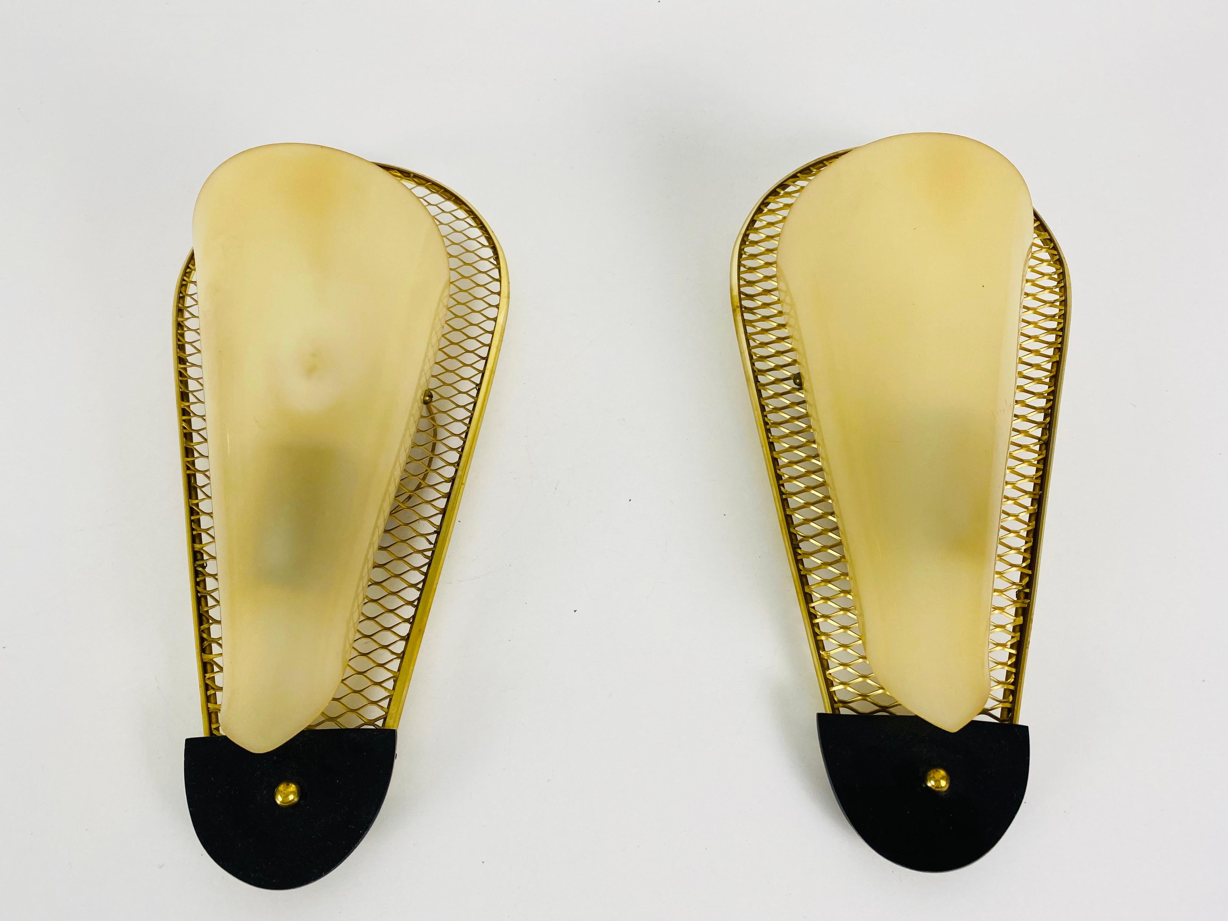 Amazing pair of wall lamps made in Italy in the 1960s. Beautiful mid century design. Made of brass and plexiglass.

The light requires one E14 light bulb. Works with both 110/220 V. Very good vintage condition.

Free worldwide express shipping.