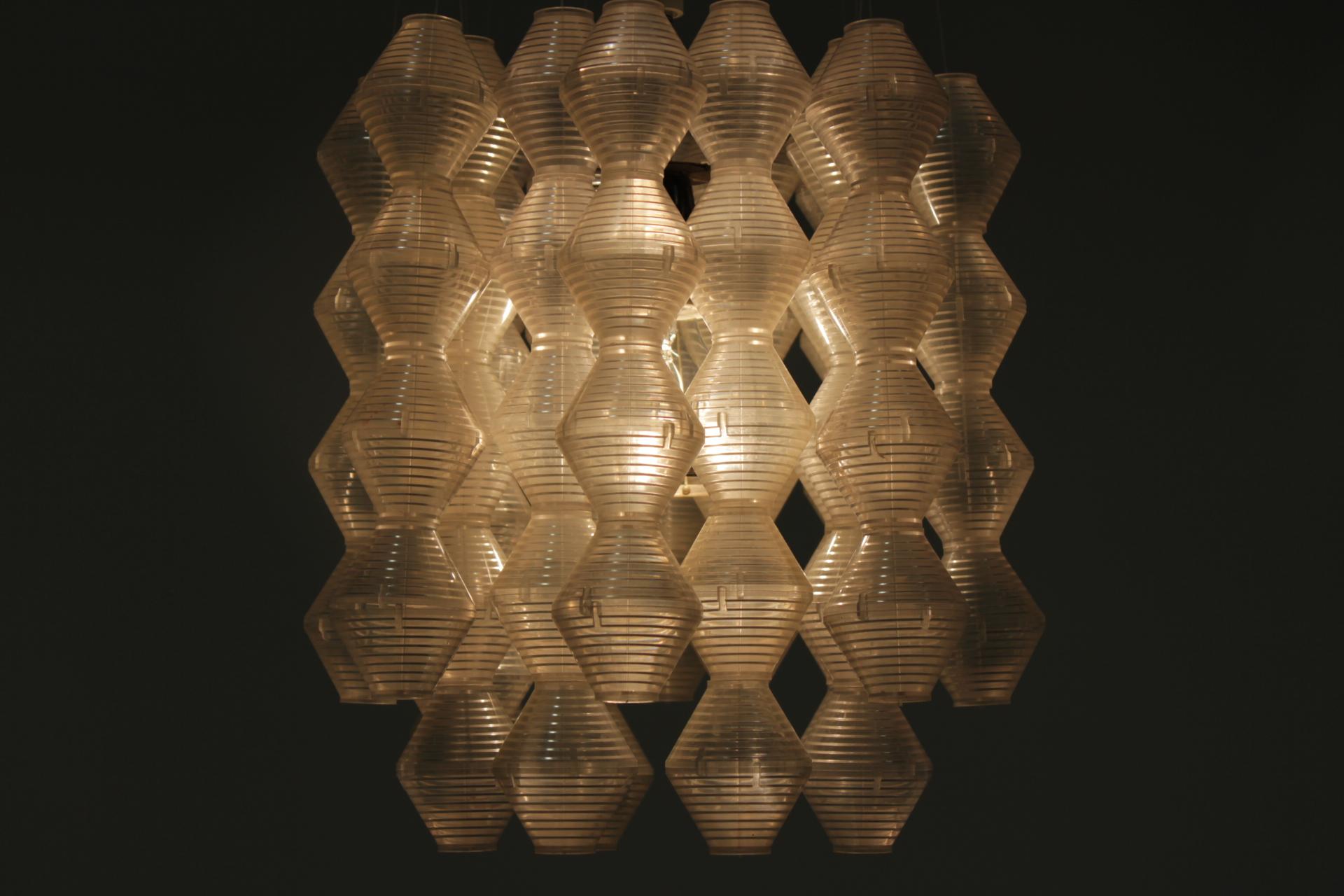 Mid-Century moderno Coppia di straordinari pendenti / lampadari Napako, anni '70 in vendita